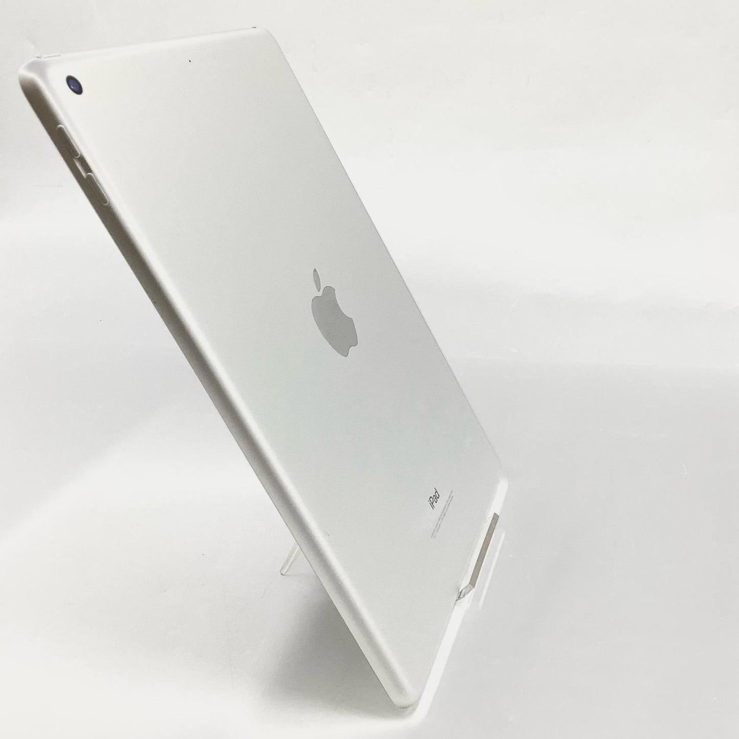 【全額返金保証】【最速発送】Apple iPad 第6世代 32GB シルバー Wi-Fi 動作確認済
