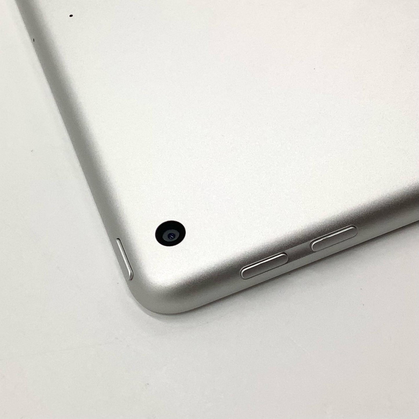 【全額返金保証】【最速発送】Apple iPad 第6世代 32GB シルバー Wi-Fi 動作確認済