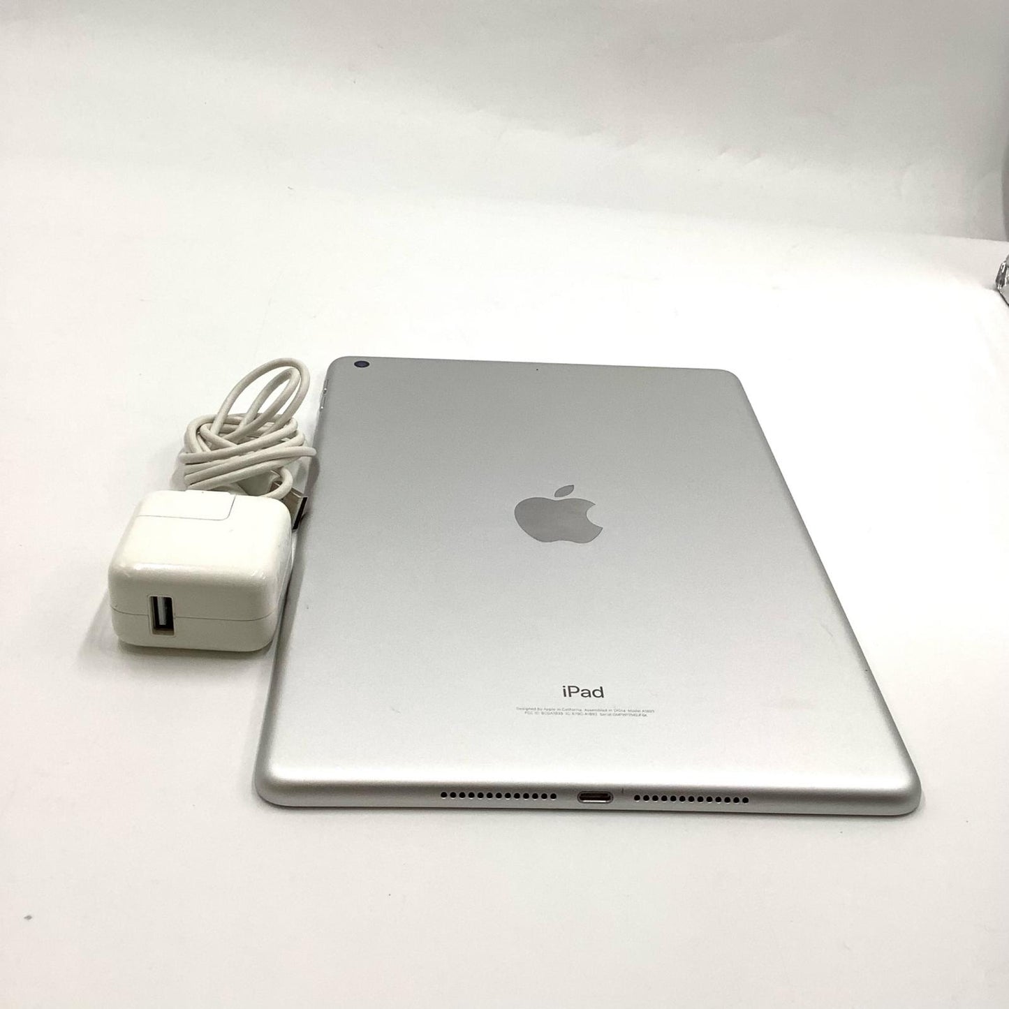 【全額返金保証】【最速発送】Apple iPad 第6世代 32GB シルバー Wi-Fi 動作確認済