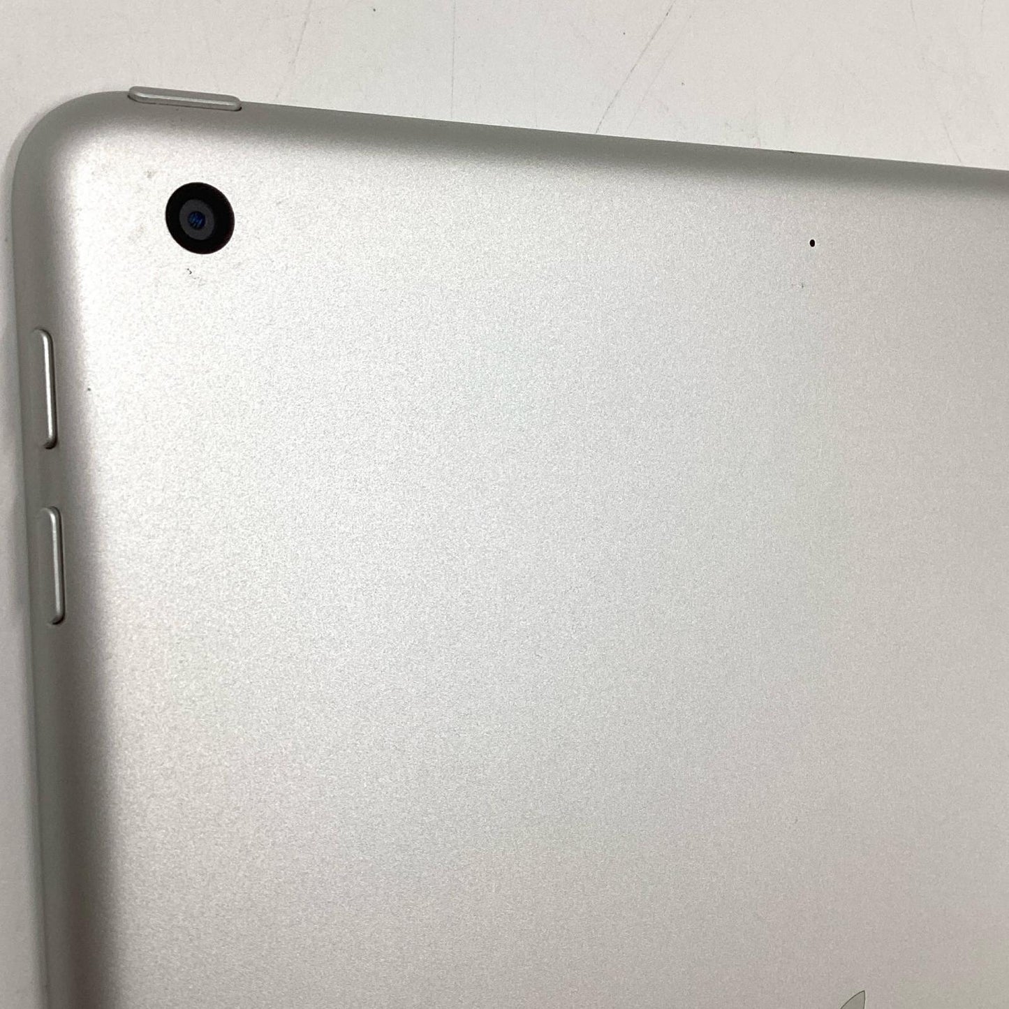 【全額返金保証】【最速発送】Apple iPad 第6世代 32GB シルバー Wi-Fi 動作確認済