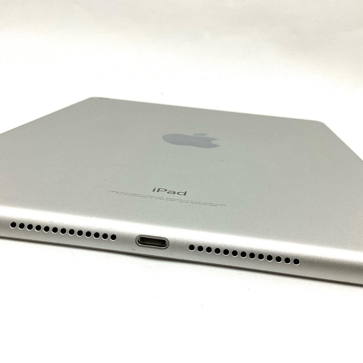 【全額返金保証】【最速発送】Apple iPad 第6世代 32GB シルバー Wi-Fi 動作確認済