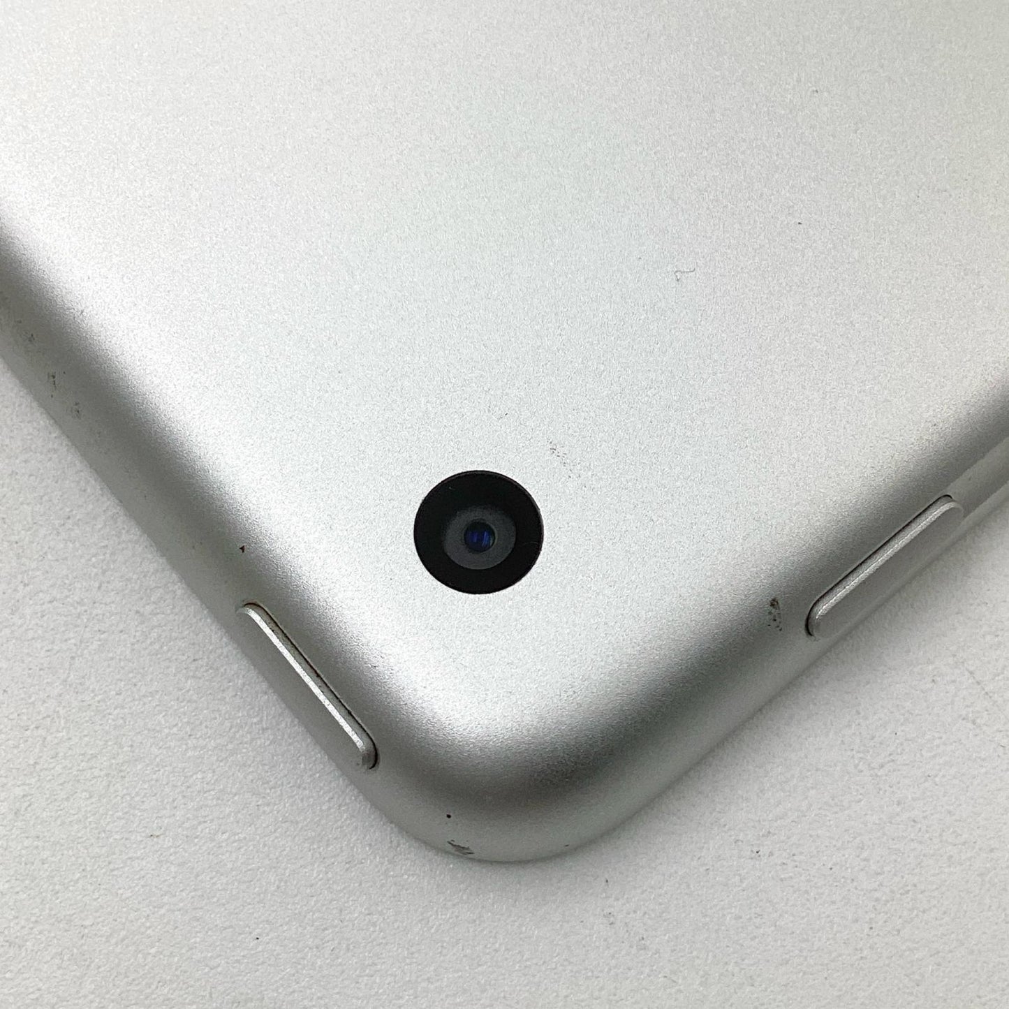 【全額返金保証】【最速発送】Apple iPad 第6世代 32GB シルバー Wi-Fi 動作確認済