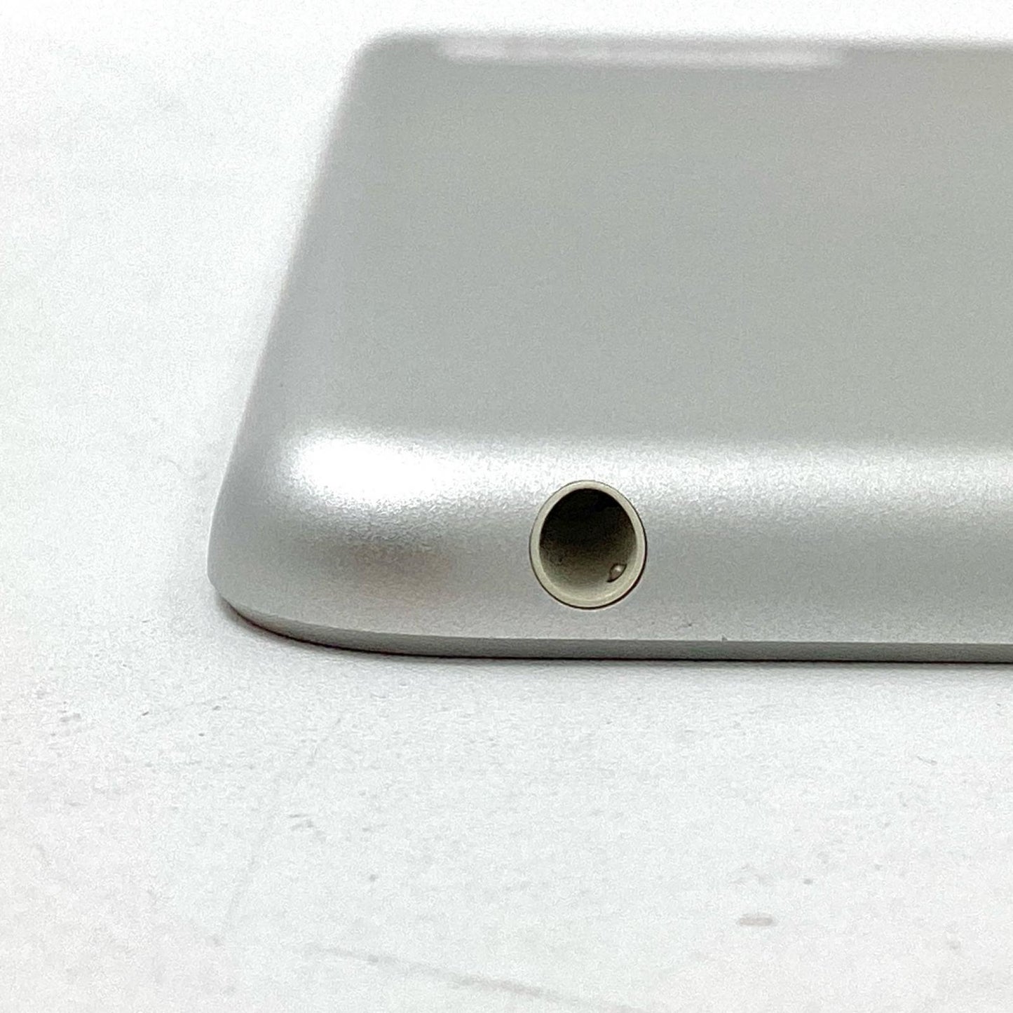【全額返金保証】【最速発送】Apple iPad 第6世代 32GB シルバー Wi-Fi 動作確認済
