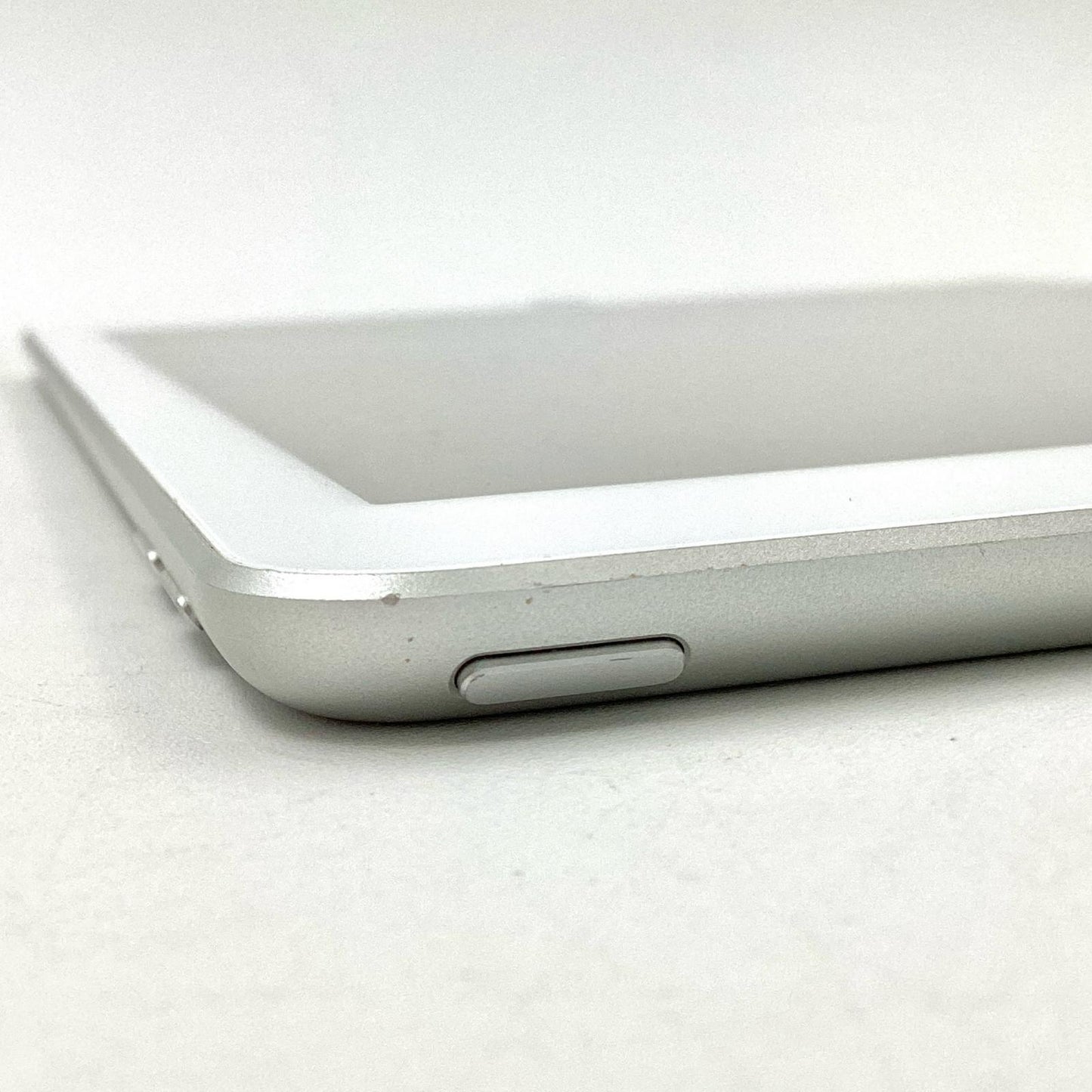 【全額返金保証】【最速発送】Apple iPad 第6世代 32GB シルバー Wi-Fi 動作確認済