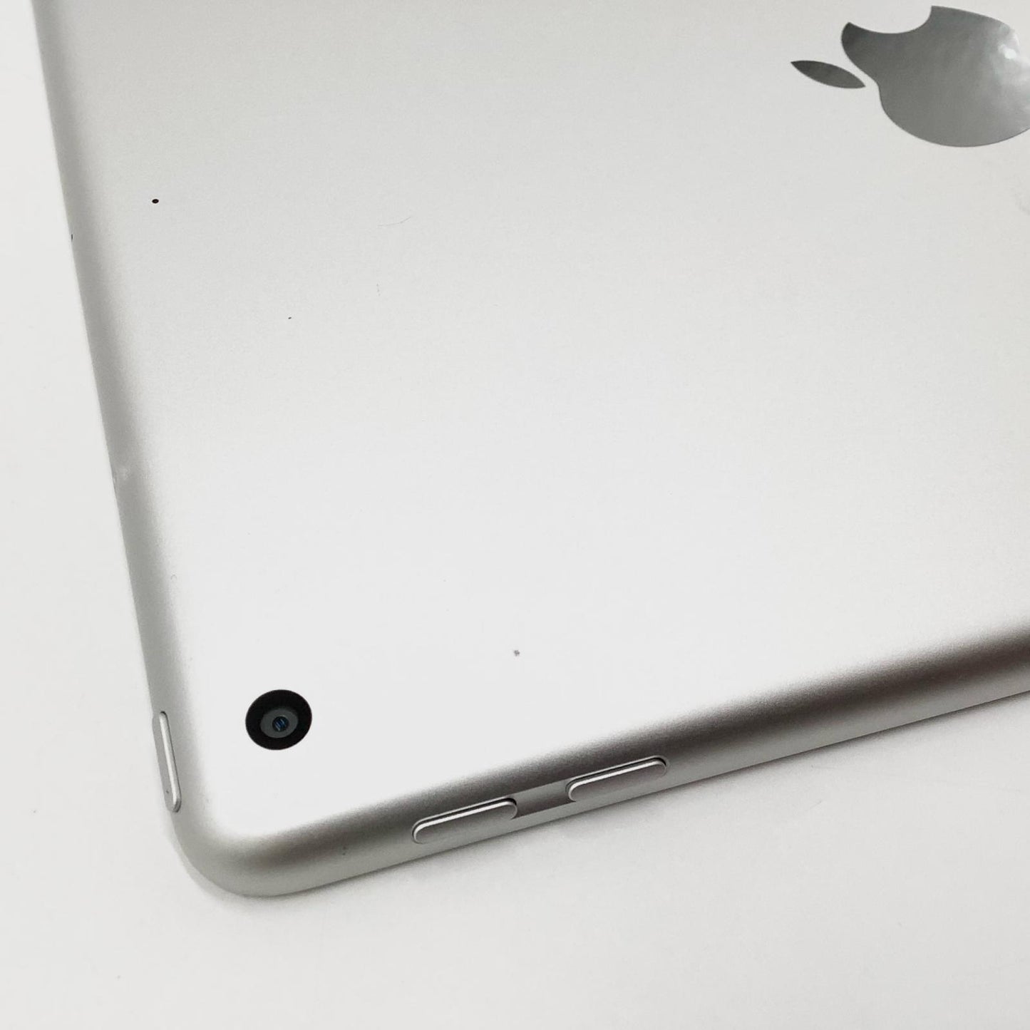 【最速発送】Apple iPad 第6世代 32GB シルバー Wi-Fi【難有】