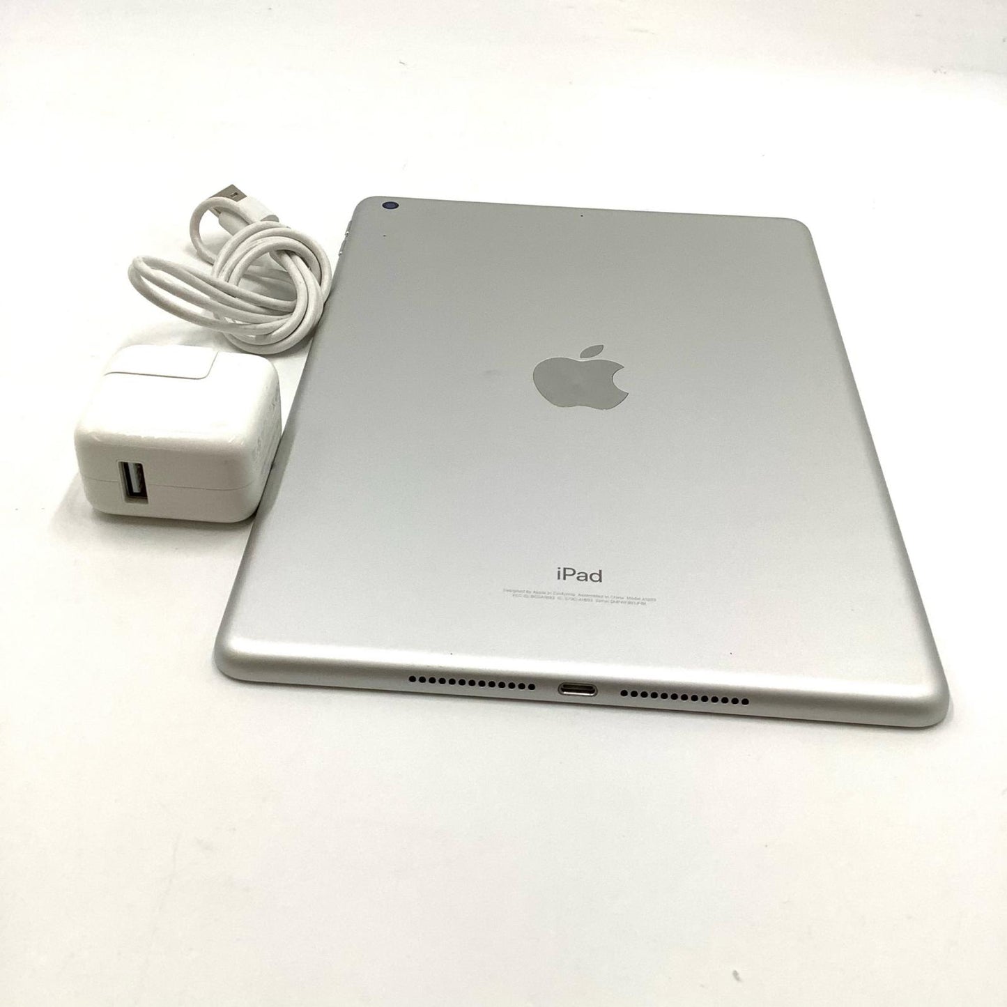 【最速発送】Apple iPad 第6世代 32GB シルバー Wi-Fi【難有】