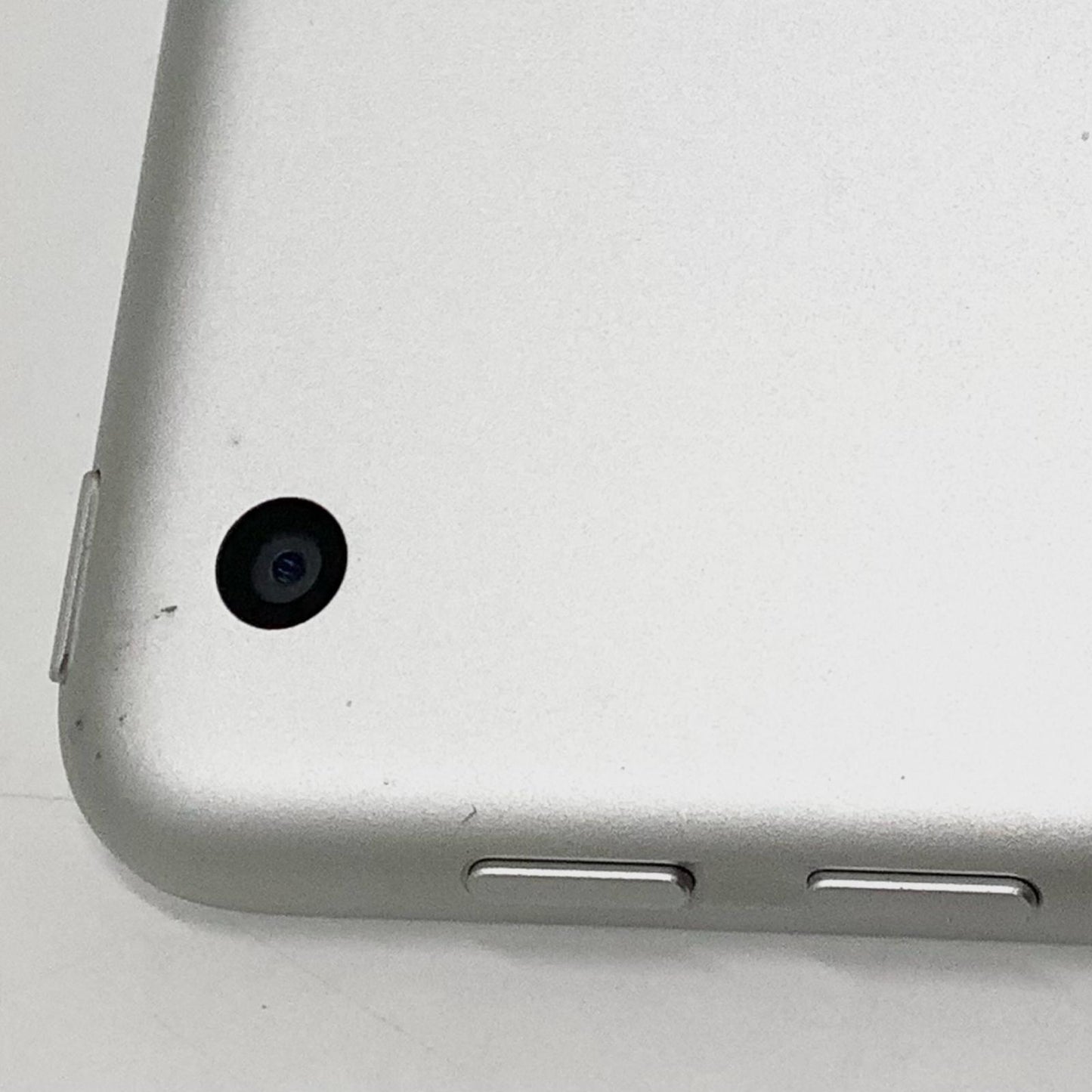 【全額返金保証】【最速発送】Apple iPad 第6世代 32GB シルバー Wi-Fi 動作確認済