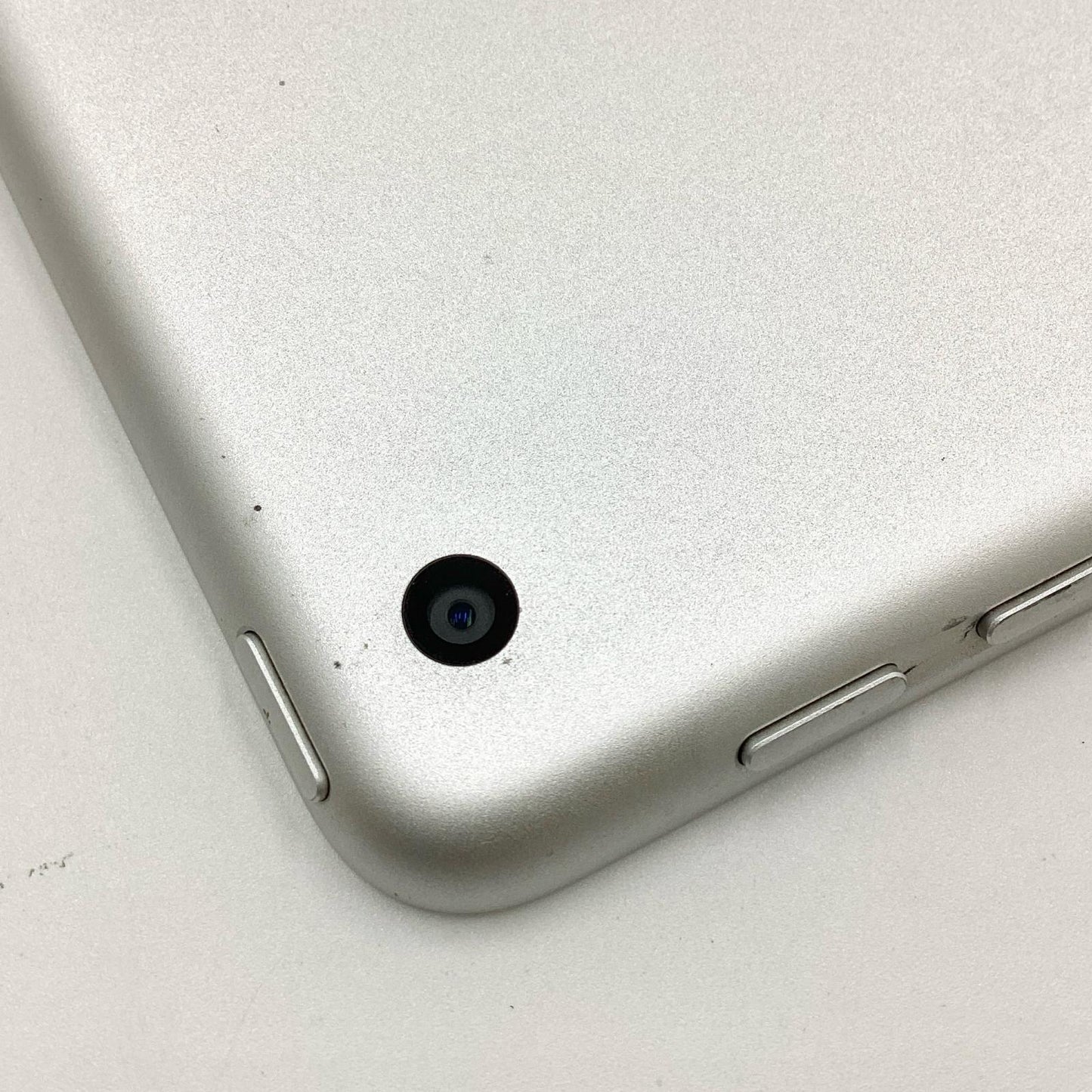 【全額返金保証】【最速発送】Apple iPad 第6世代 32GB シルバー Wi-Fi 動作確認済