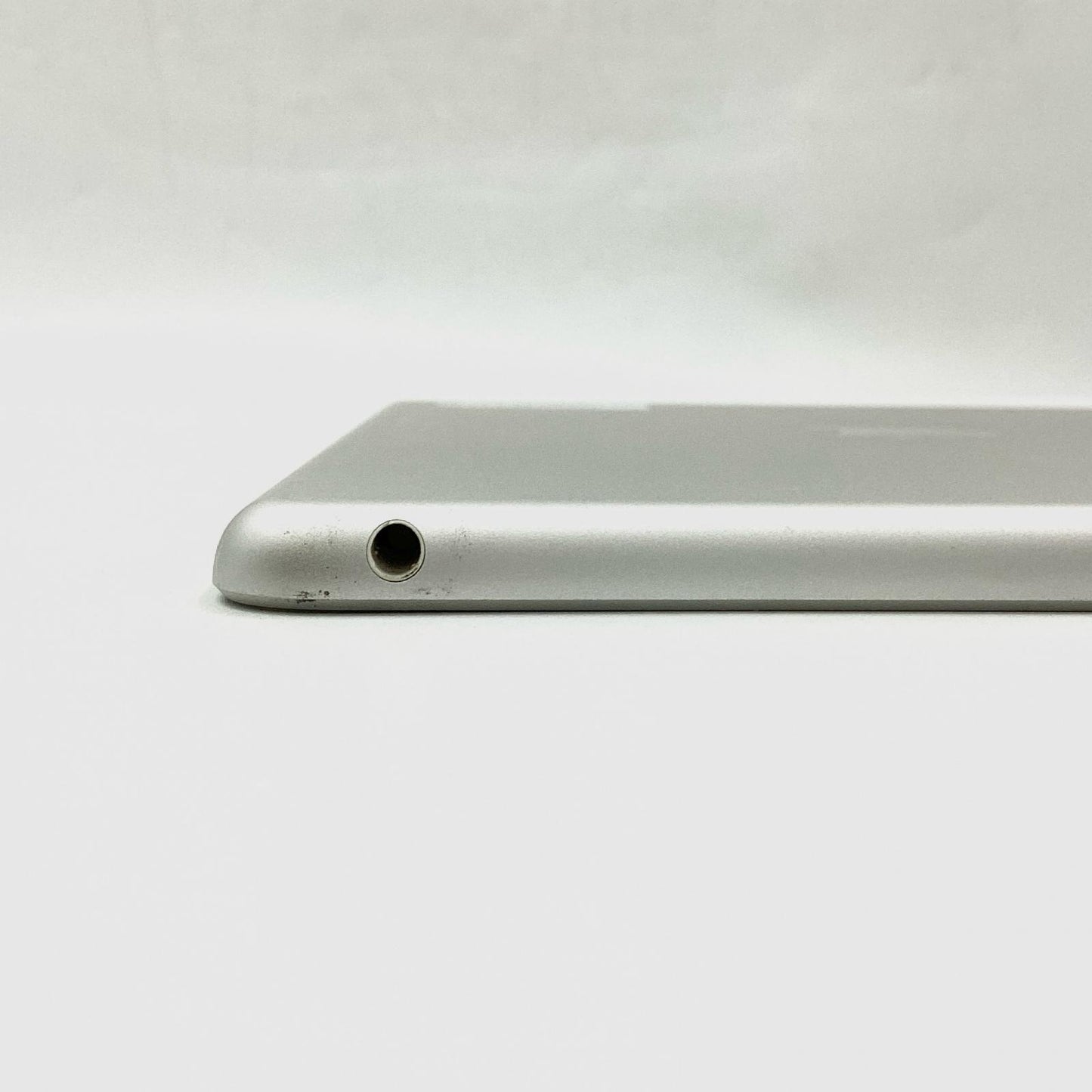 【全額返金保証】【最速発送】Apple iPad 第6世代 32GB シルバー Wi-Fi 動作確認済