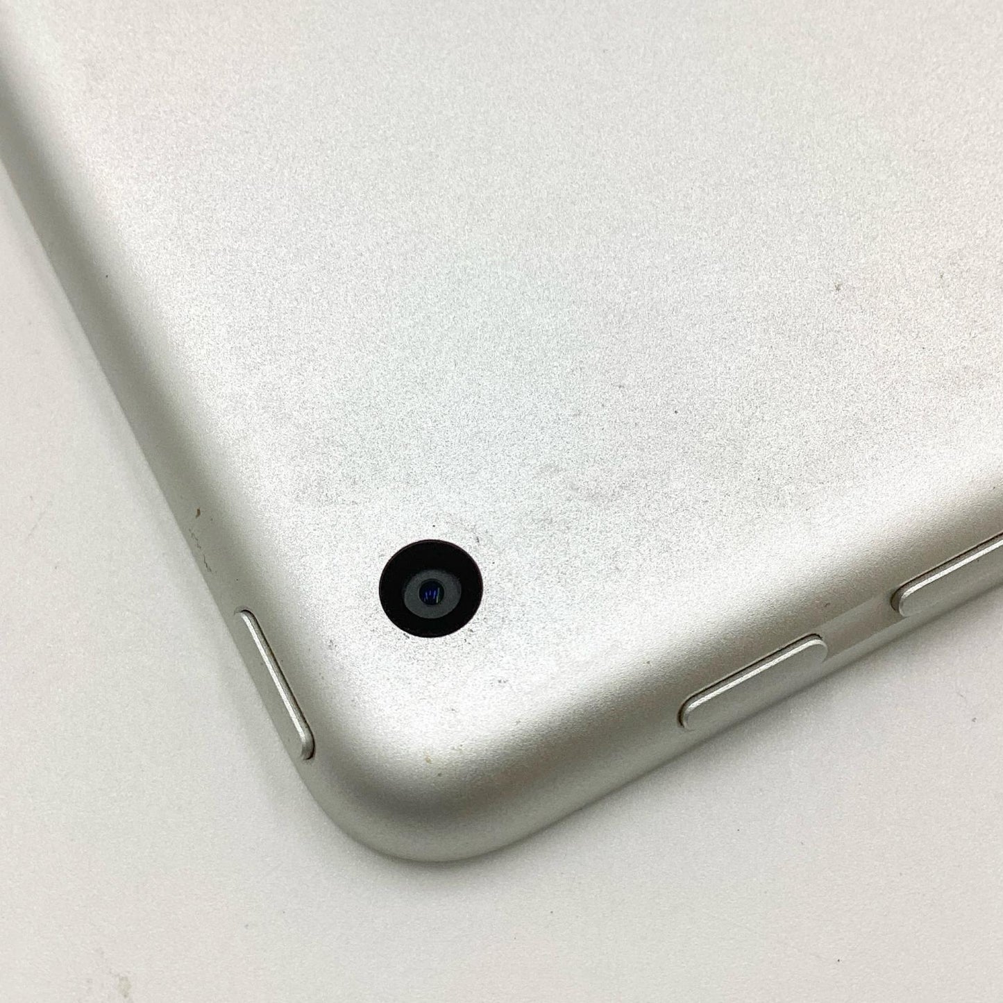 【全額返金保証】【最速発送】Apple iPad 第6世代 32GB シルバー Wi-Fi 動作確認済