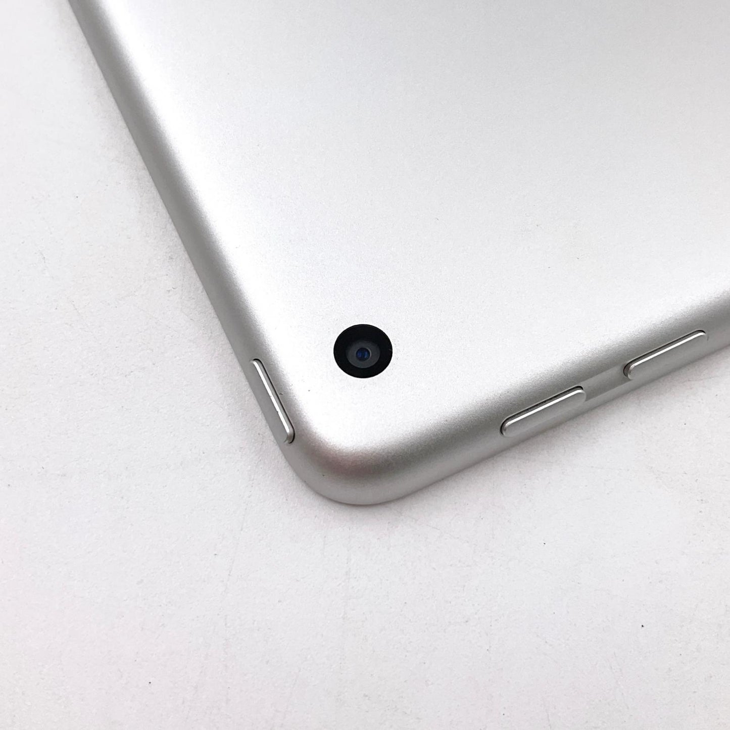 【全額返金保証】【最速発送】Apple iPad 第6世代 32GB シルバー Wi-Fi 動作確認済