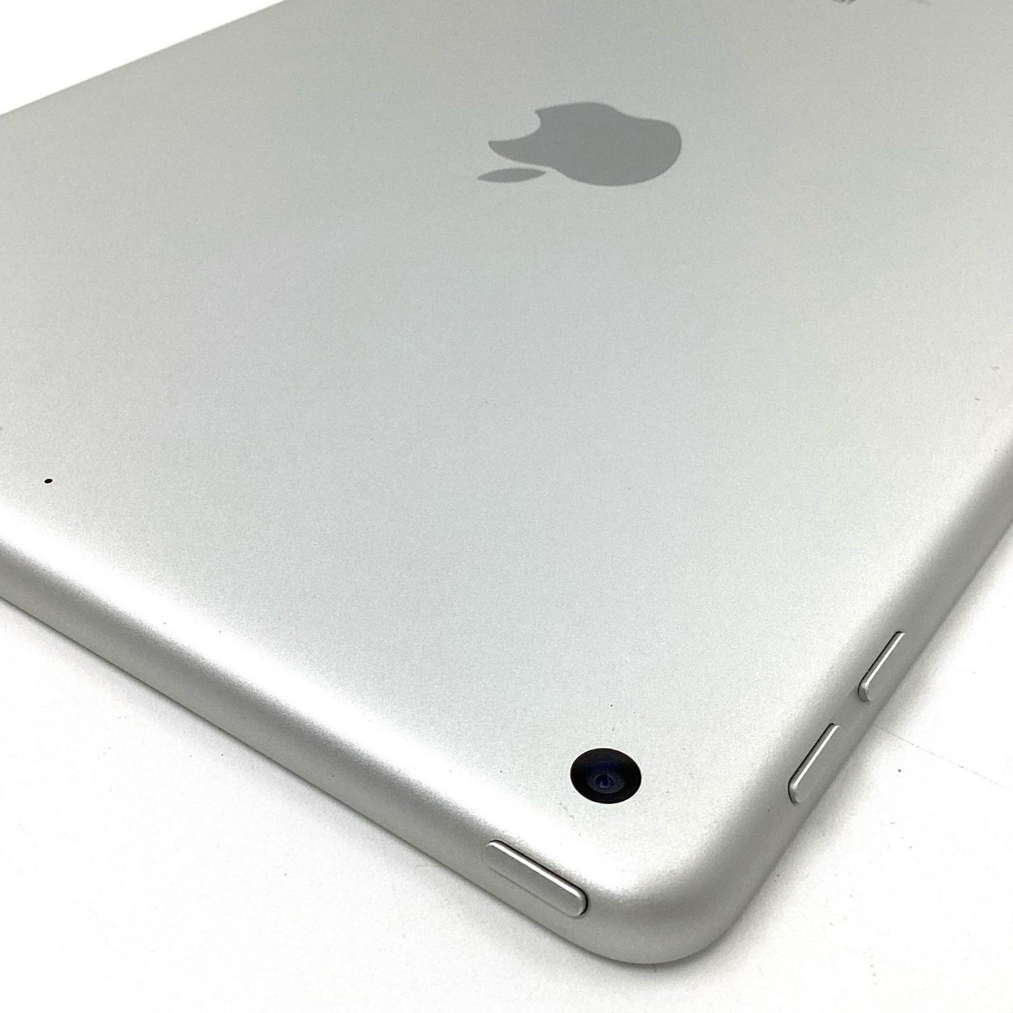 【全額返金保証】【最速発送】Apple iPad 第6世代 32GB シルバー Wi-Fi 動作確認済