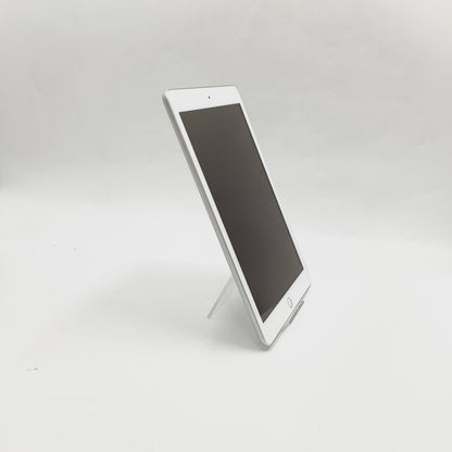 【全額返金保証】【最速発送】Apple iPad 第6世代 32GB シルバー Wi-Fi 動作確認済