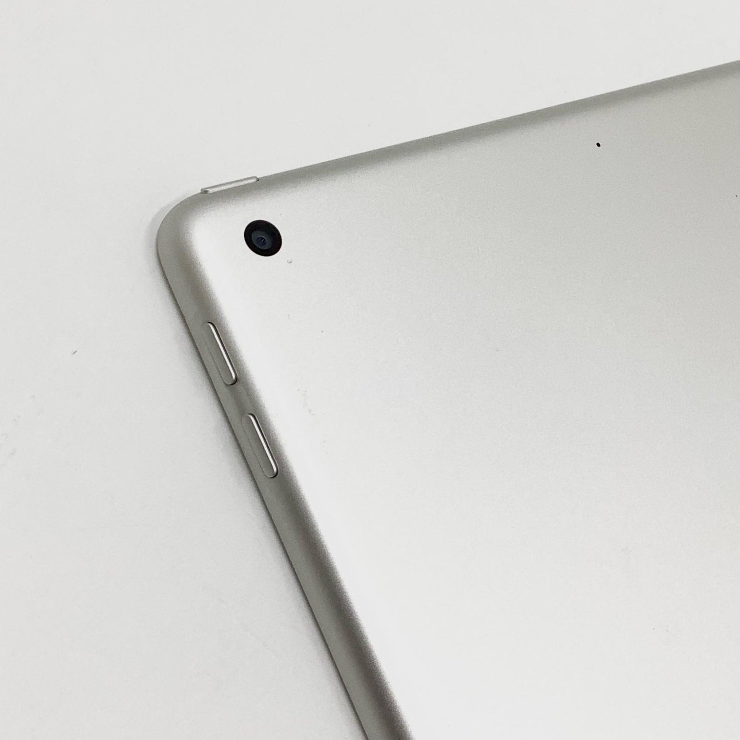 【全額返金保証】【最速発送】Apple iPad 第6世代 32GB シルバー Wi-Fi 動作確認済
