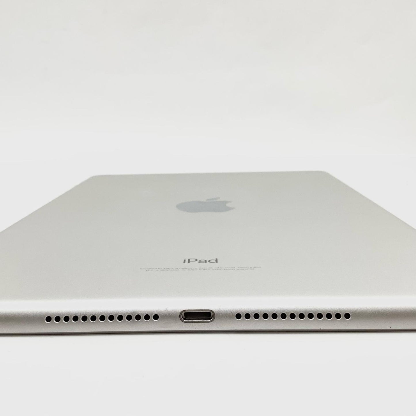 【全額返金保証】【最速発送】Apple iPad 第6世代 32GB シルバー Wi-Fi 動作確認済