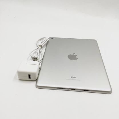 【全額返金保証】【最速発送】Apple iPad 第6世代 32GB シルバー Wi-Fi 動作確認済
