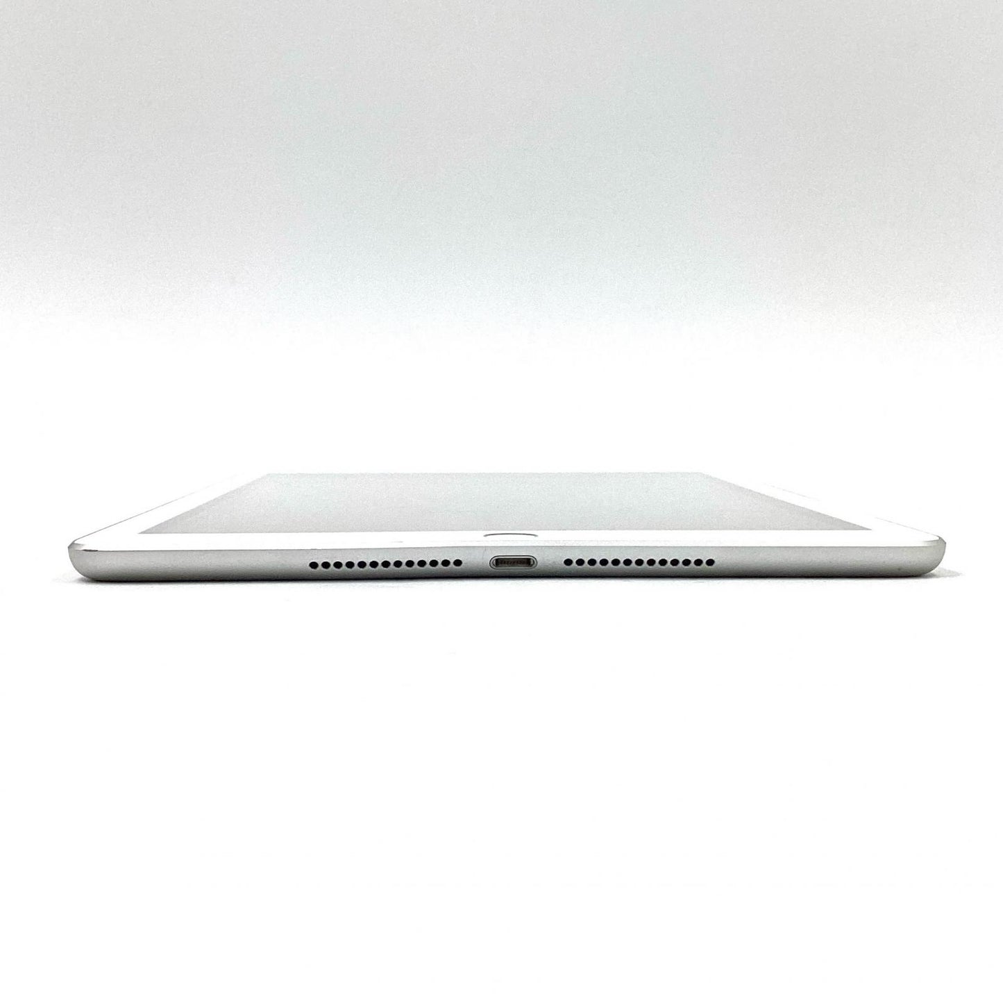 【全額返金保証】【最速発送】Apple iPad 第5世代 128GB シルバー Wi-Fi 動作確認済