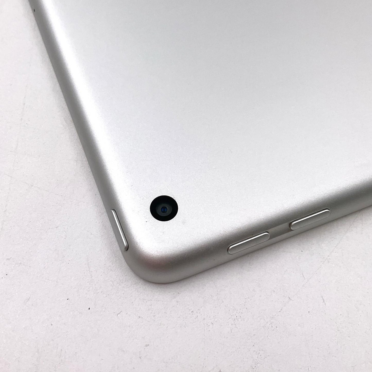 【全額返金保証】【最速発送】Apple iPad 第5世代 128GB シルバー Wi-Fi 動作確認済