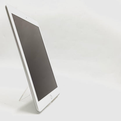 【全額返金保証】【最速発送】Apple iPad 第5世代 128GB シルバー Wi-Fi 動作確認済
