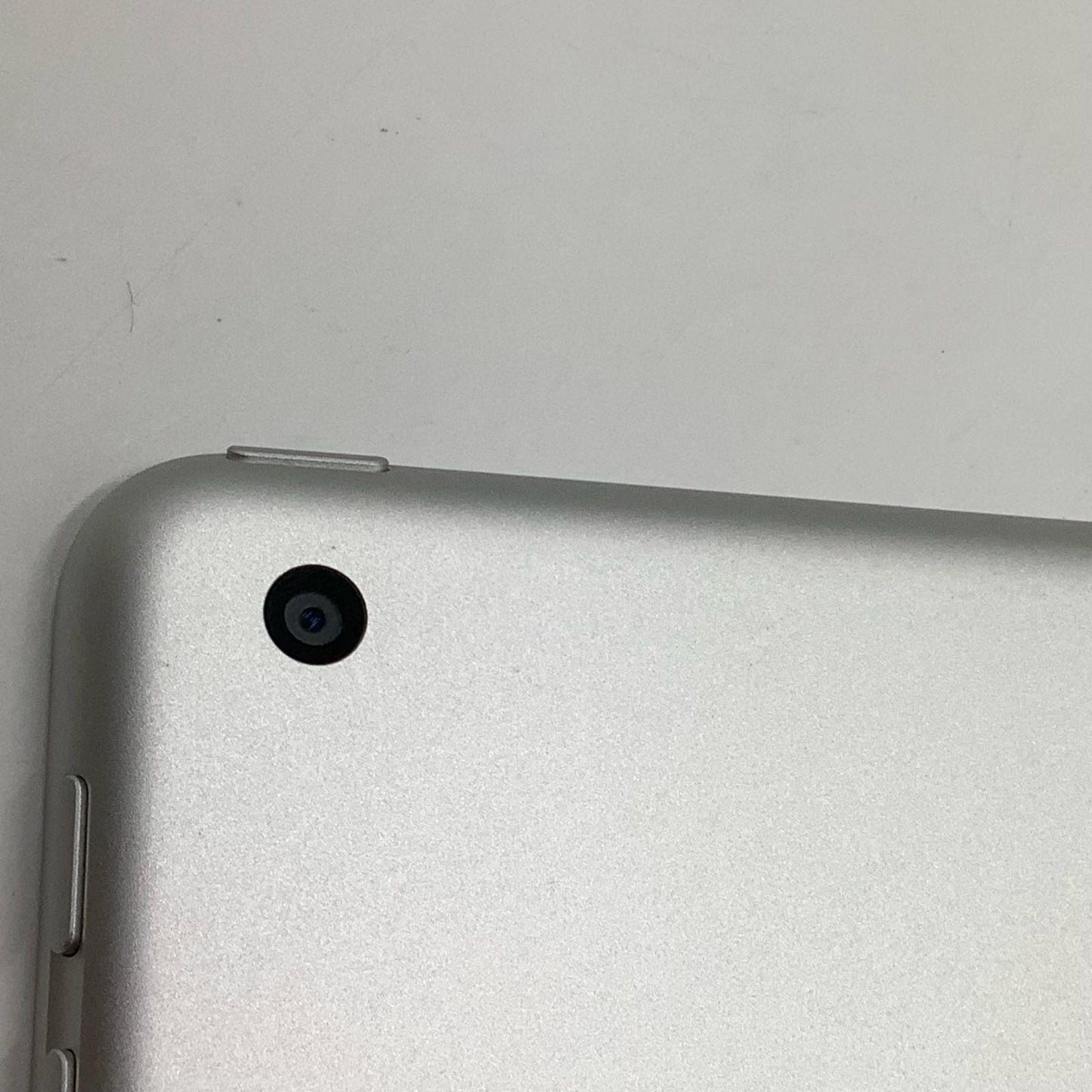 【全額返金保証】【最速発送】Apple iPad 第5世代 128GB シルバー Wi-Fi 動作確認済