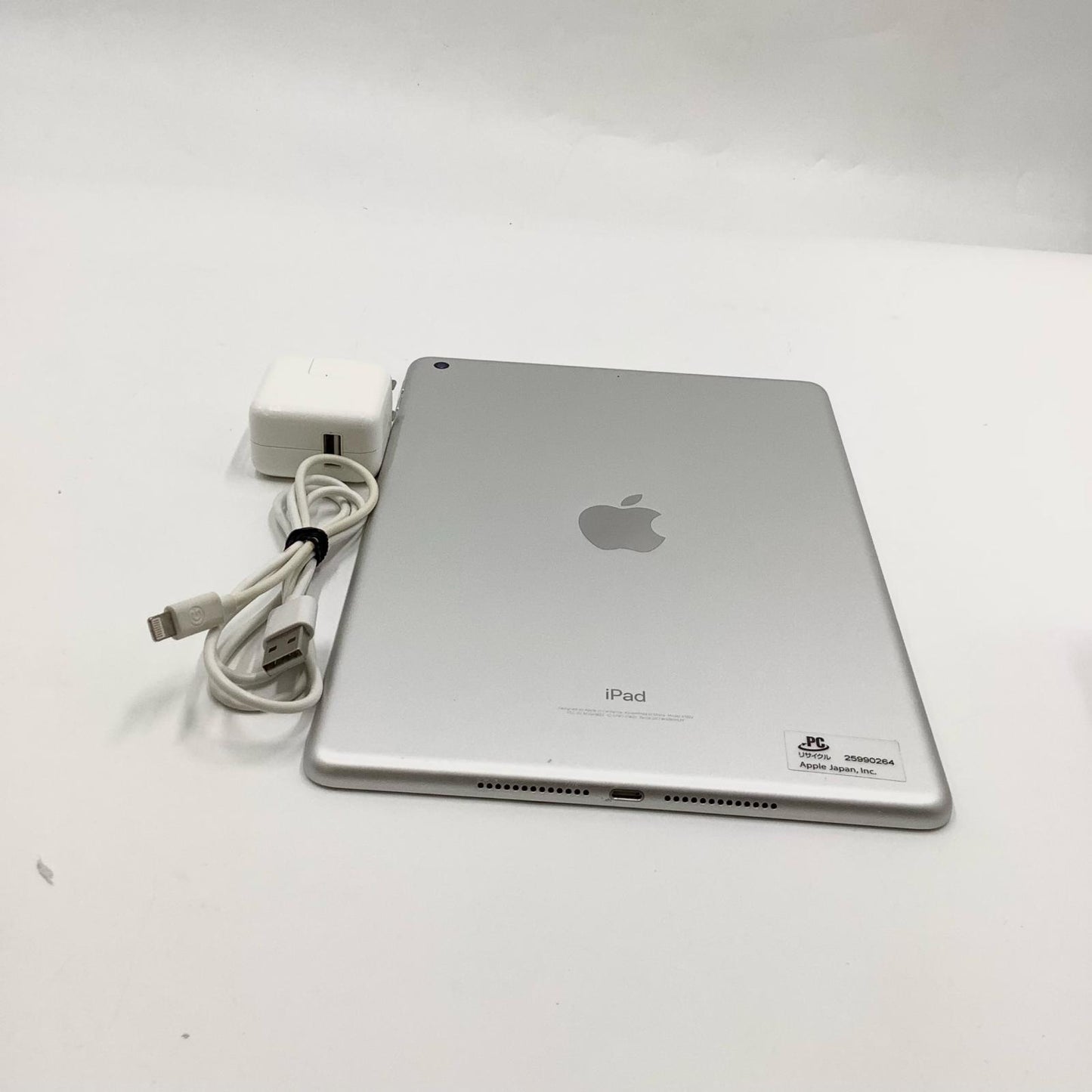 【全額返金保証】【最速発送】Apple iPad 第5世代 128GB シルバー Wi-Fi 動作確認済