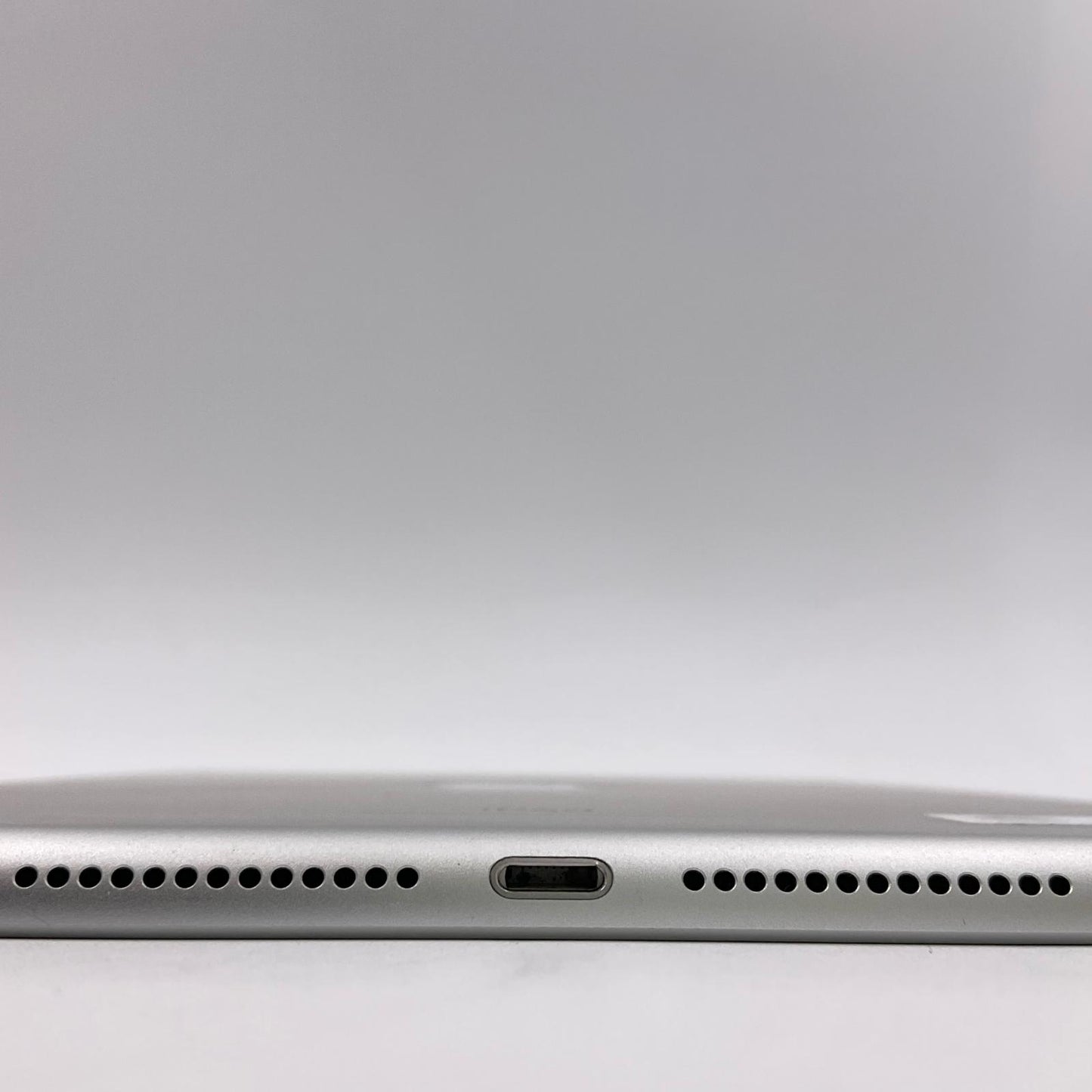 【全額返金保証】【最速発送】Apple iPad 第5世代 128GB シルバー Wi-Fi 動作確認済
