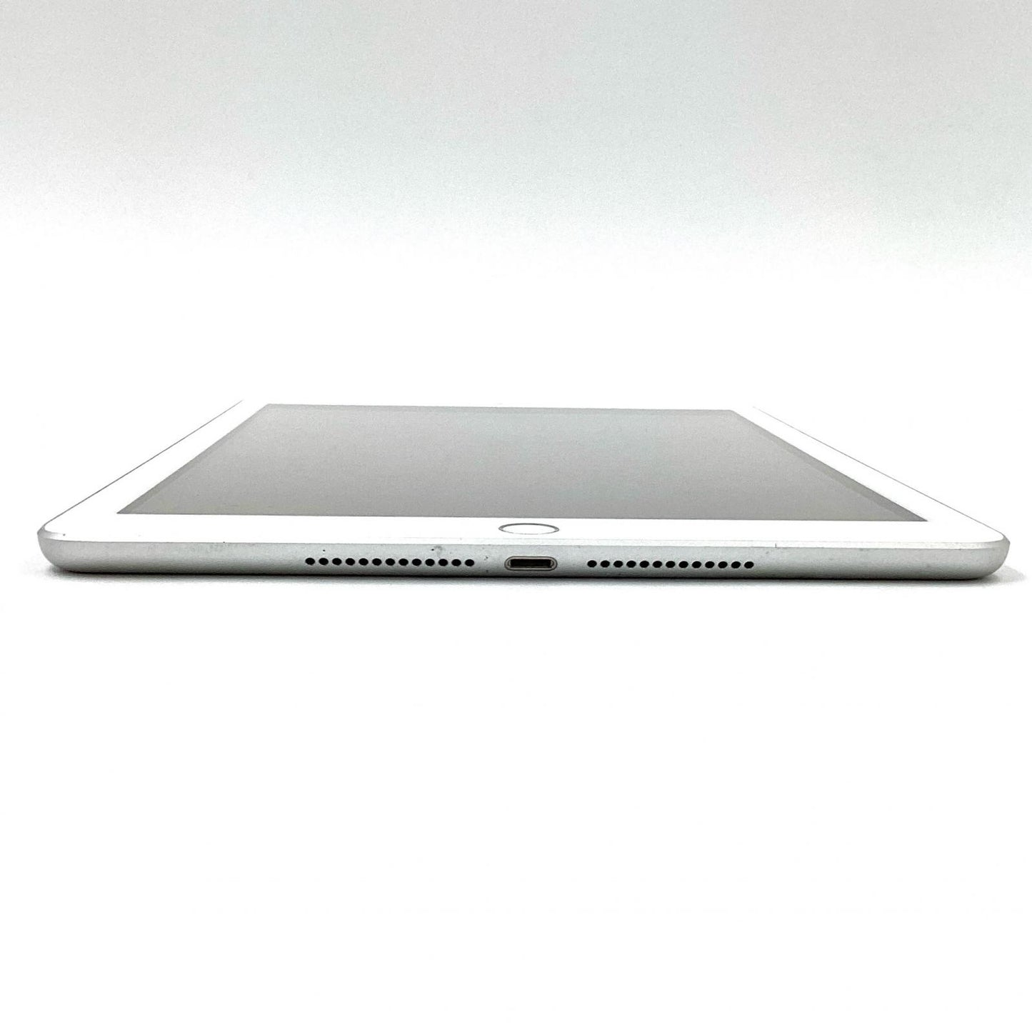 【全額返金保証】【最速発送】Apple iPad 第5世代 128GB シルバー Wi-Fi 動作確認済