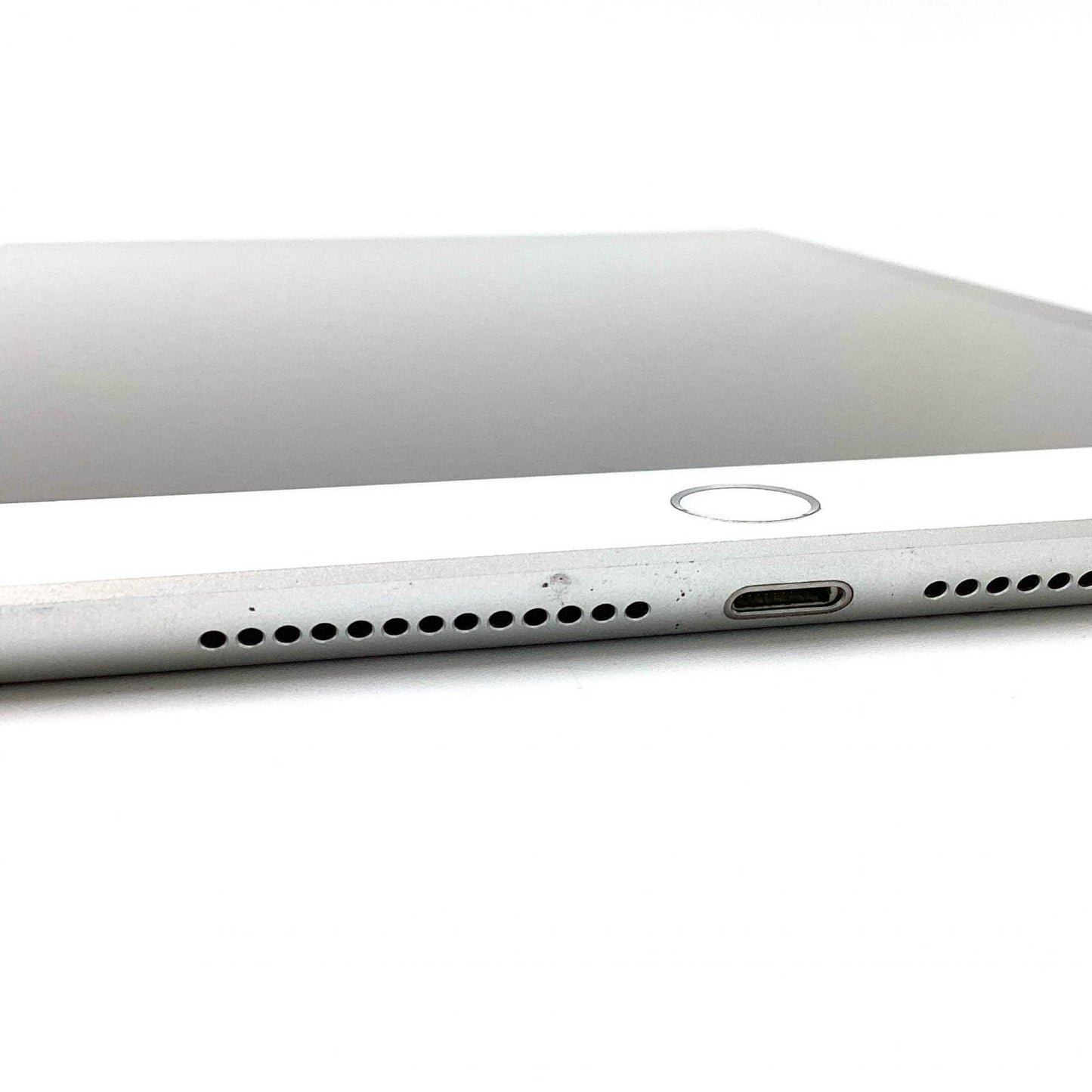 【全額返金保証】【最速発送】Apple iPad 第5世代 128GB シルバー Wi-Fi 動作確認済