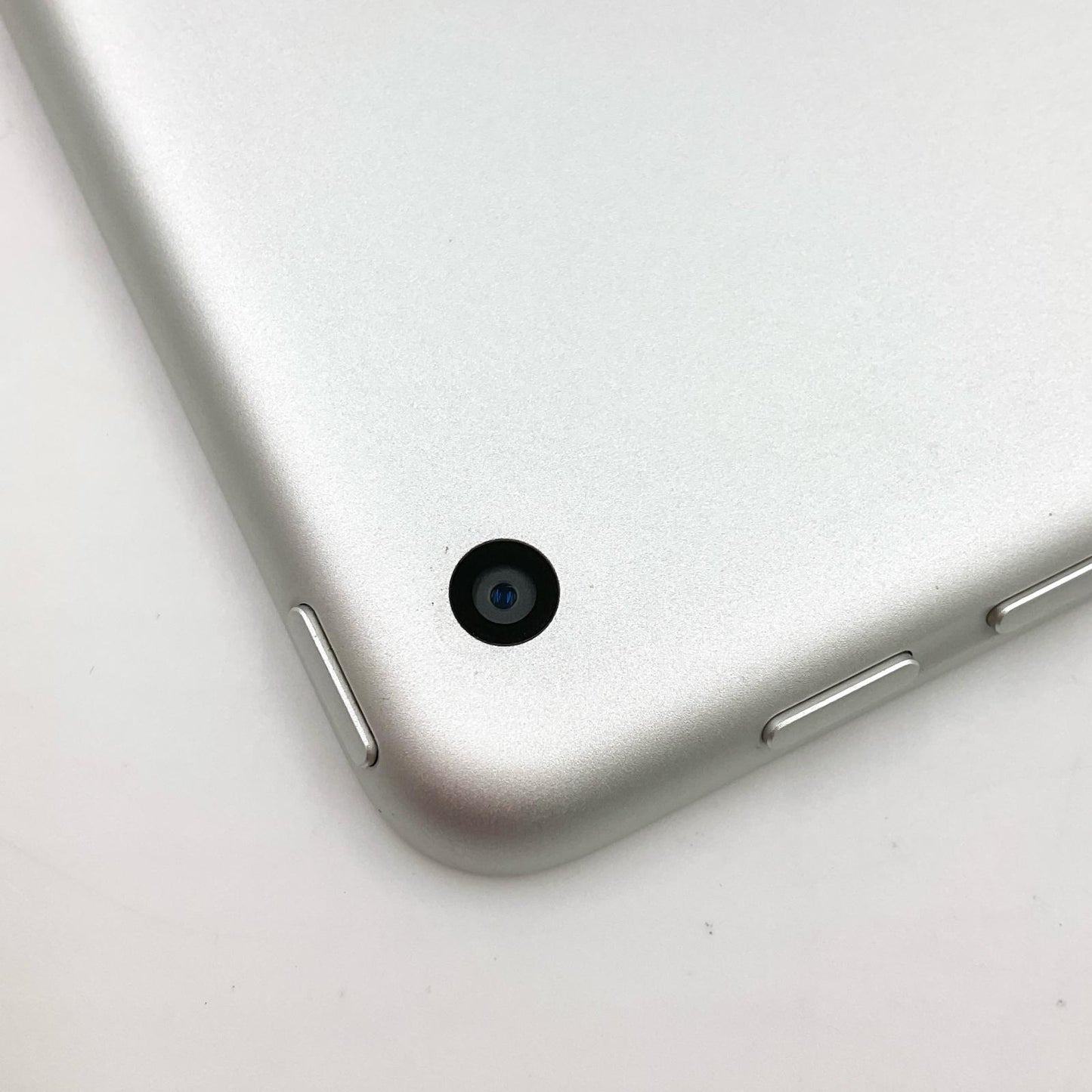 【最速発送】Apple iPad 第5世代 128GB シルバー Wi-Fi【難有】