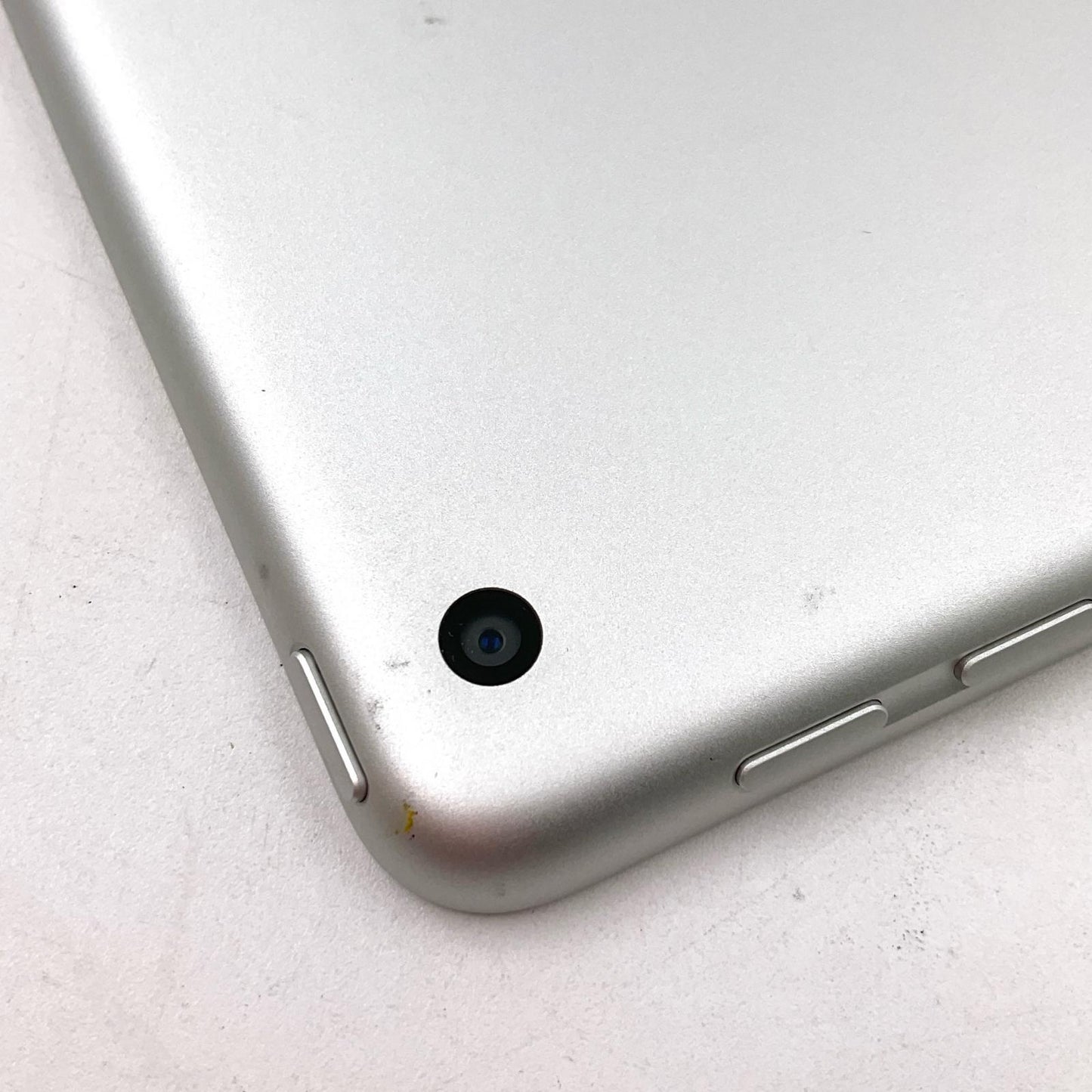 【全額返金保証】【最速発送】Apple iPad 第5世代 128GB シルバー Wi-Fi 動作確認済