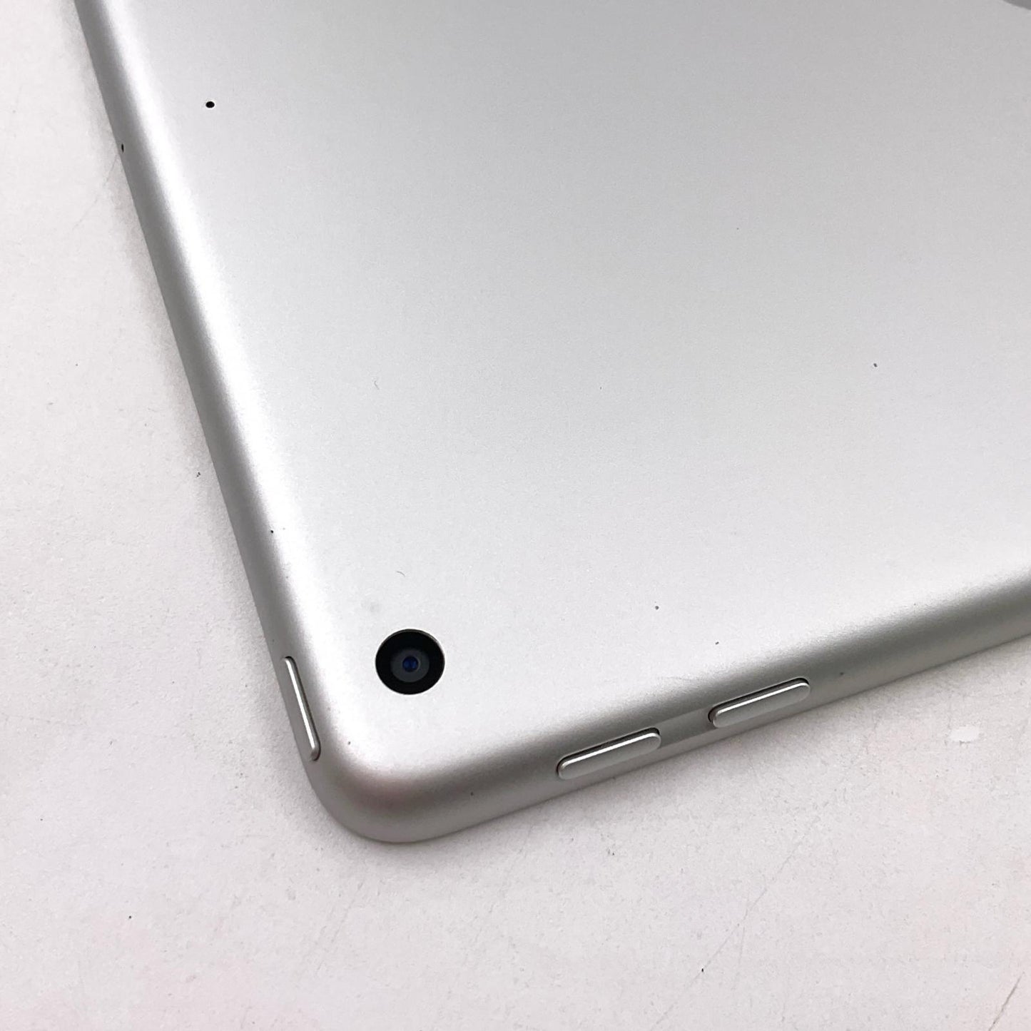 【全額返金保証】【最速発送】Apple iPad 第5世代 128GB シルバー Wi-Fi 動作確認済