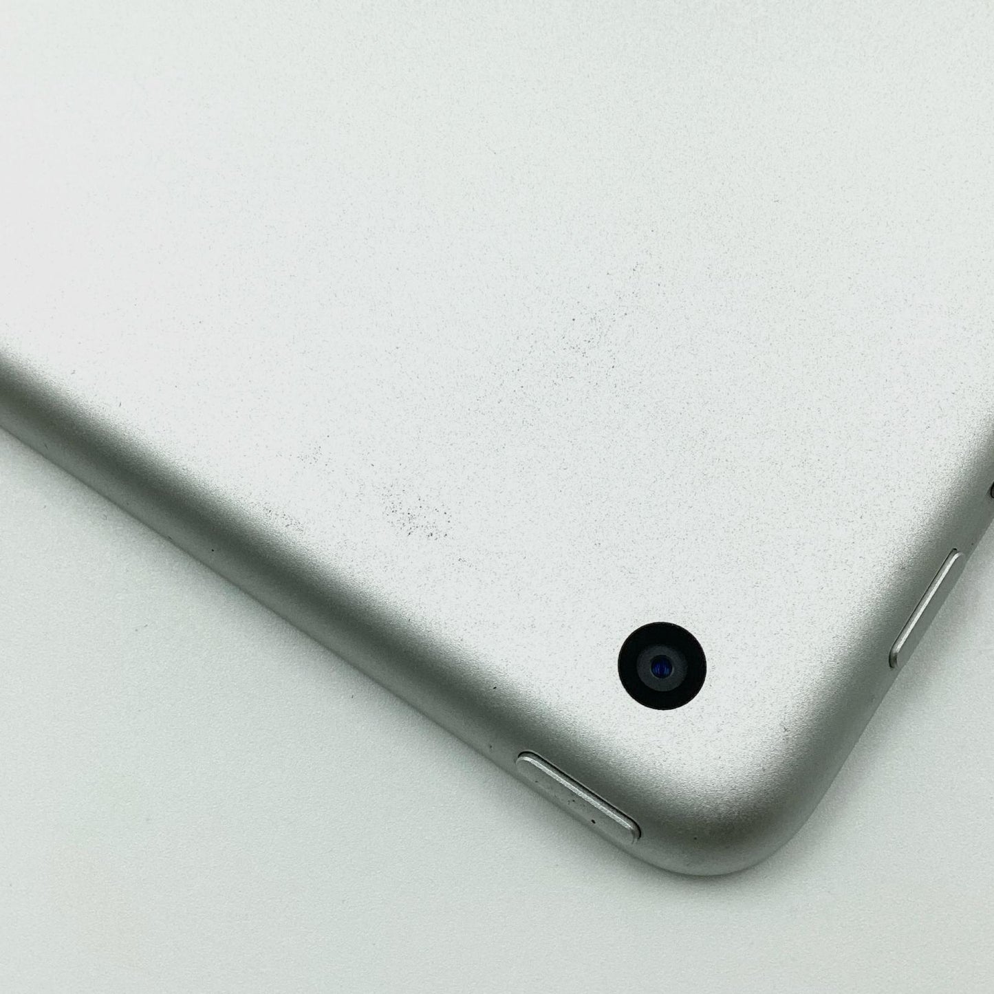【全額返金保証】【最速発送】Apple iPad 第5世代 128GB シルバー Wi-Fi 動作確認済