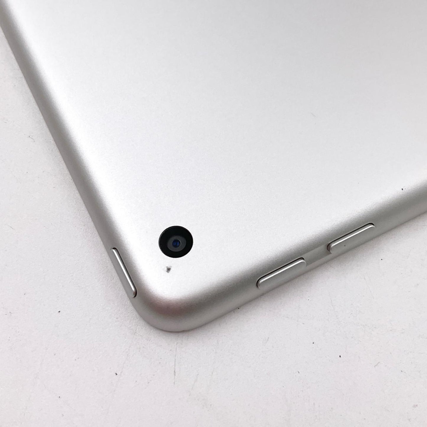 【全額返金保証】【最速発送】Apple iPad 第5世代 128GB シルバー Wi-Fi 動作確認済