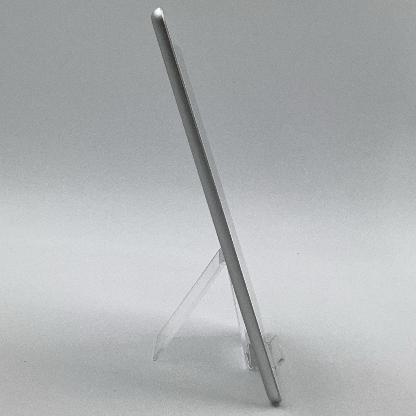 【全額返金保証】【最速発送】Apple iPad 第5世代 128GB シルバー Wi-Fi 美品 動作確認済