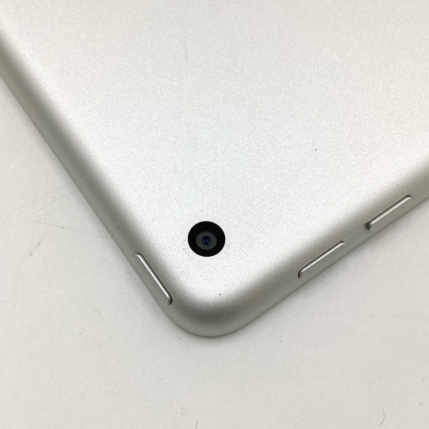 【全額返金保証】【最速発送】Apple iPad 第5世代 128GB シルバー Wi-Fi 動作確認済
