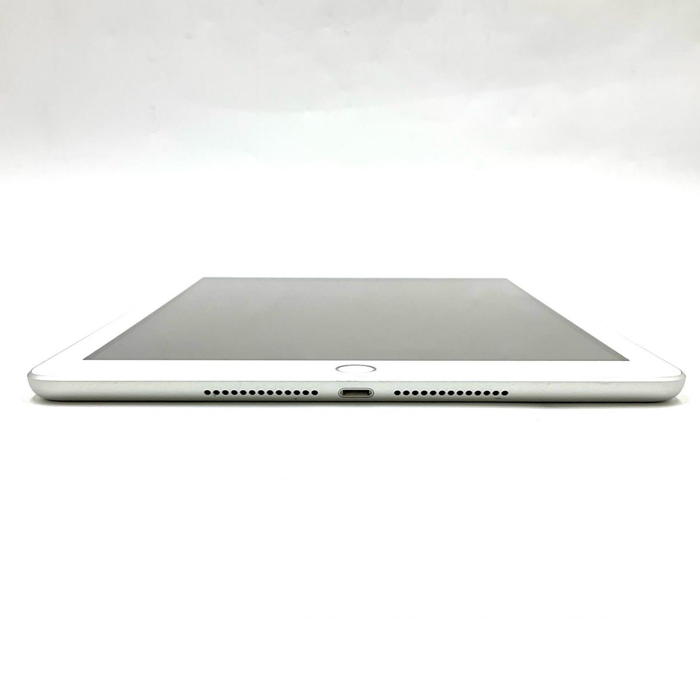 【全額返金保証】【最速発送】Apple iPad 第5世代 128GB シルバー Wi-Fi 美品 動作確認済