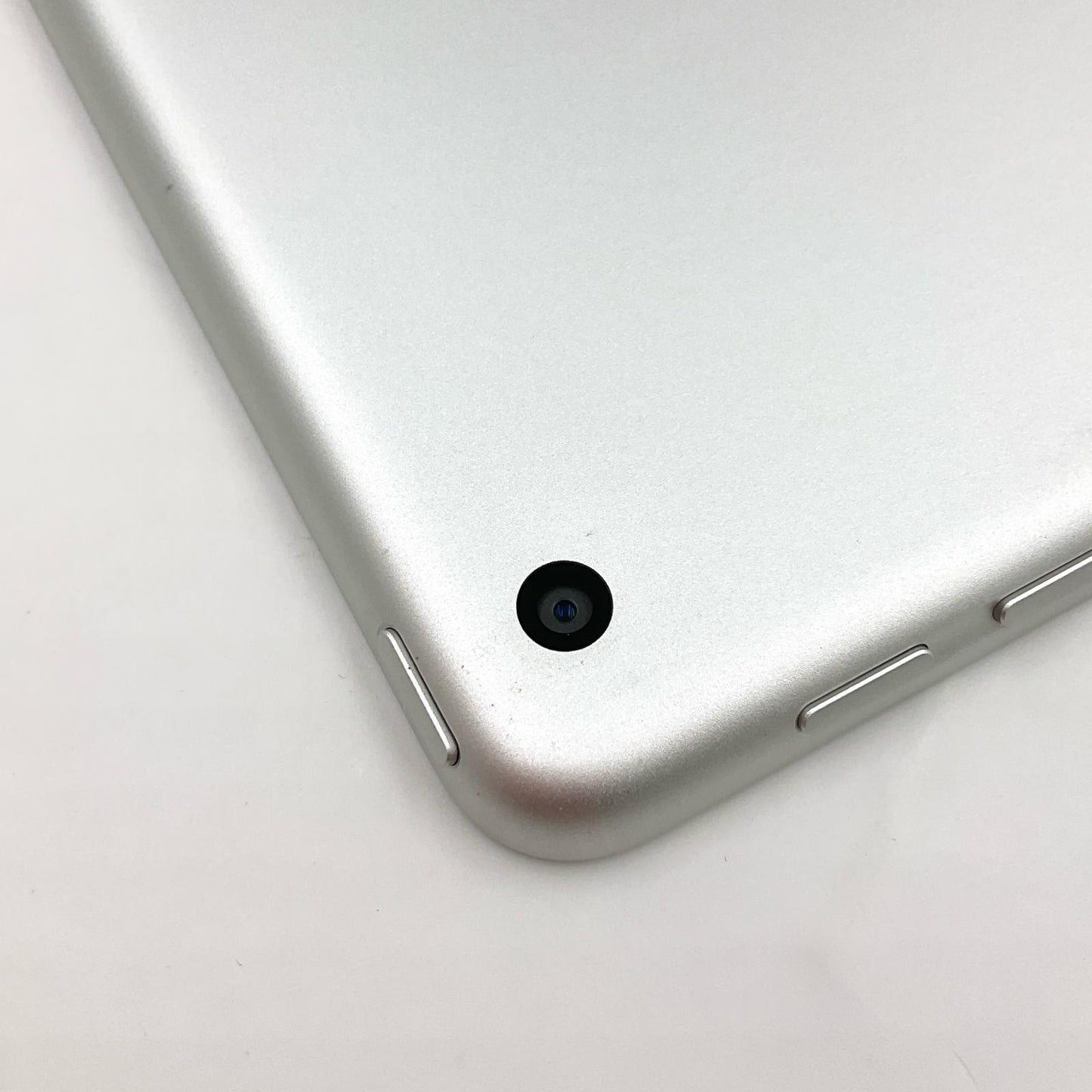 【全額返金保証】【最速発送】Apple iPad 第5世代 128GB シルバー Wi-Fi 動作確認済