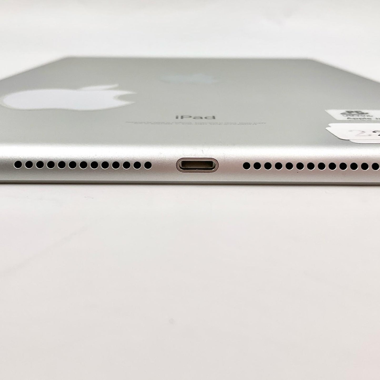 【全額返金保証】【最速発送】Apple iPad 第5世代 128GB シルバー Wi-Fi 動作確認済