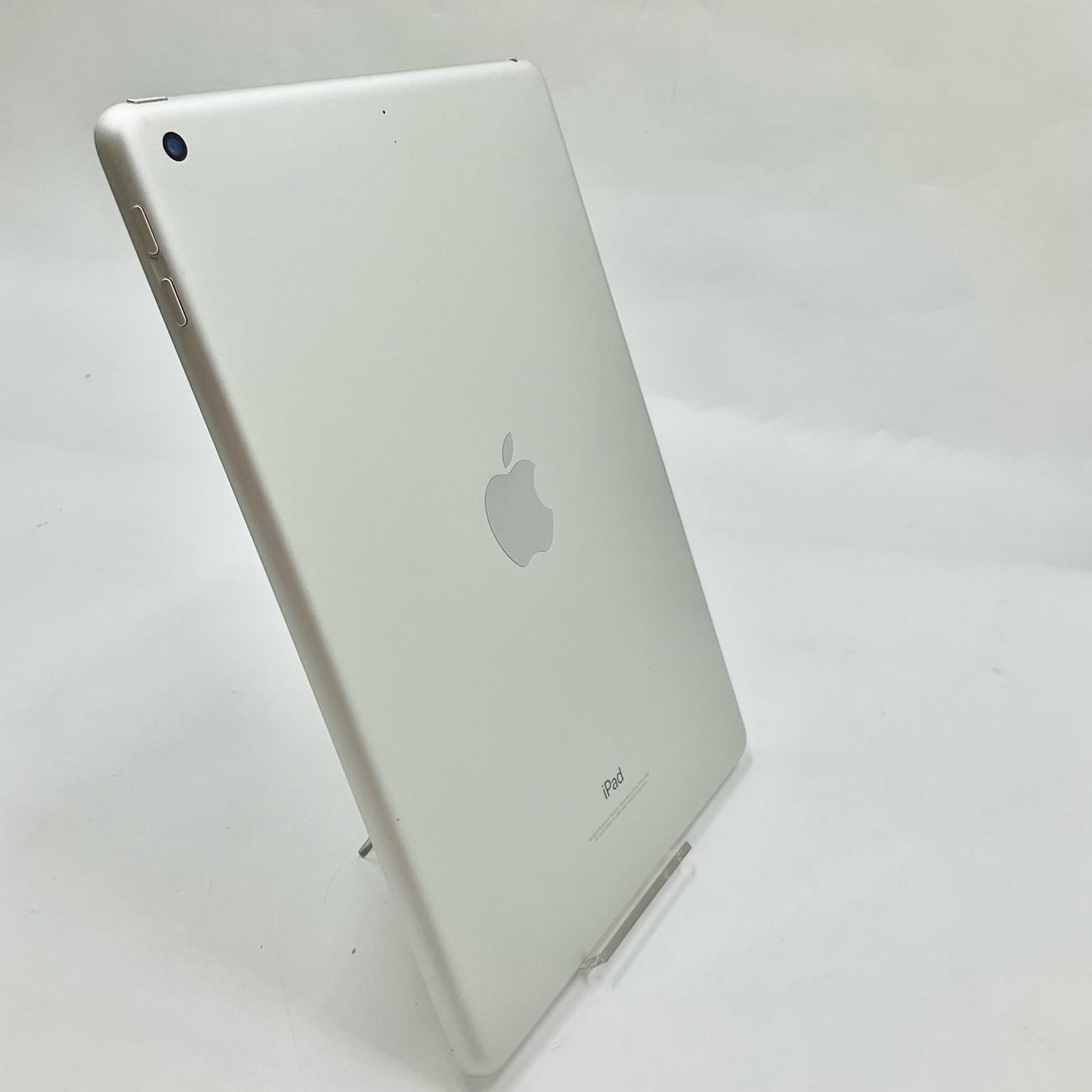 【全額返金保証】【最速発送】Apple iPad 第5世代 128GB シルバー Wi-Fi 動作確認済