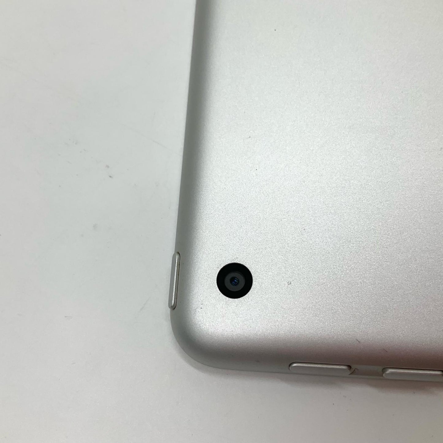 【全額返金保証】【最速発送】Apple iPad 第5世代 128GB シルバー Wi-Fi 動作確認済