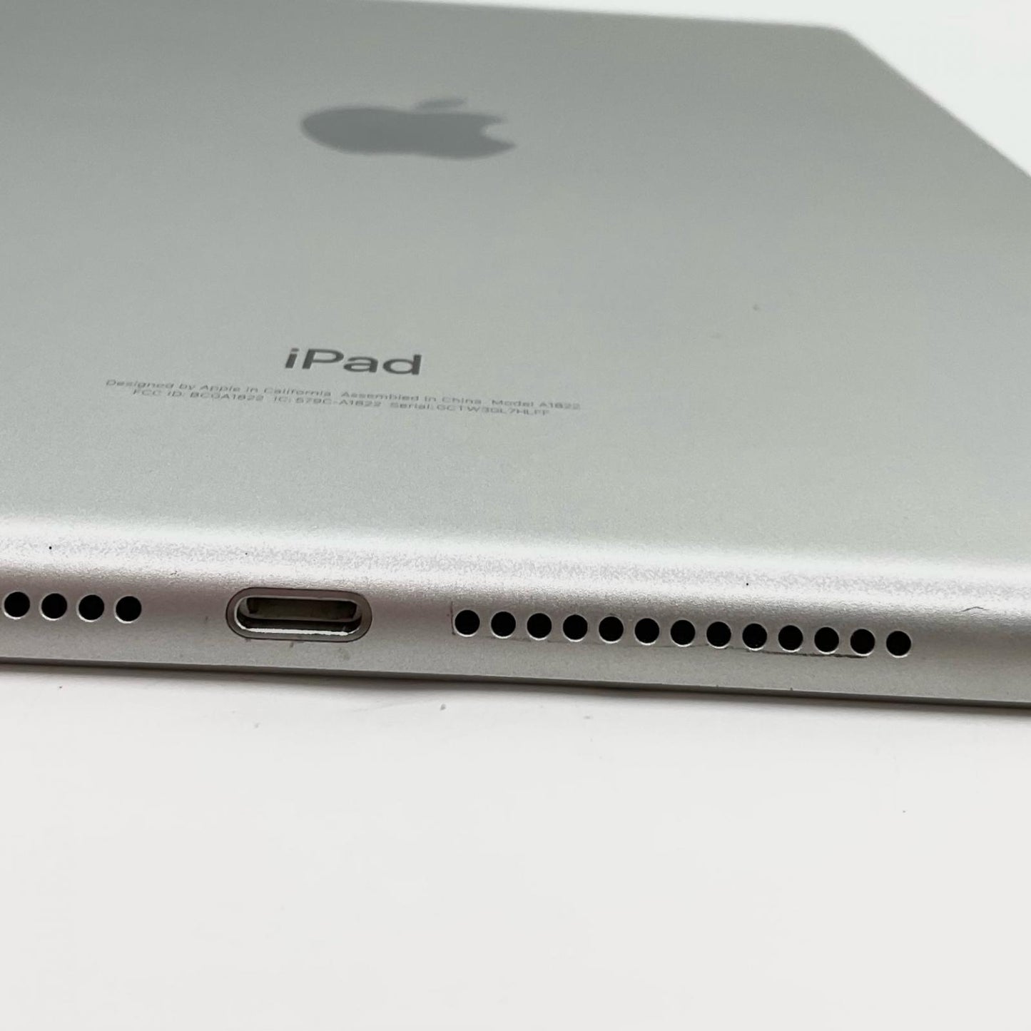 【全額返金保証】【最速発送】Apple iPad 第5世代 128GB シルバー Wi-Fi 動作確認済