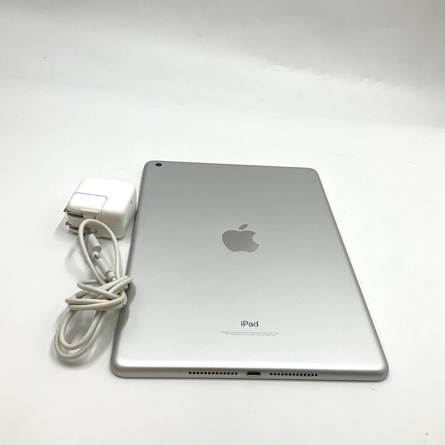 【全額返金保証】【最速発送】Apple iPad 第5世代 128GB シルバー Wi-Fi 動作確認済