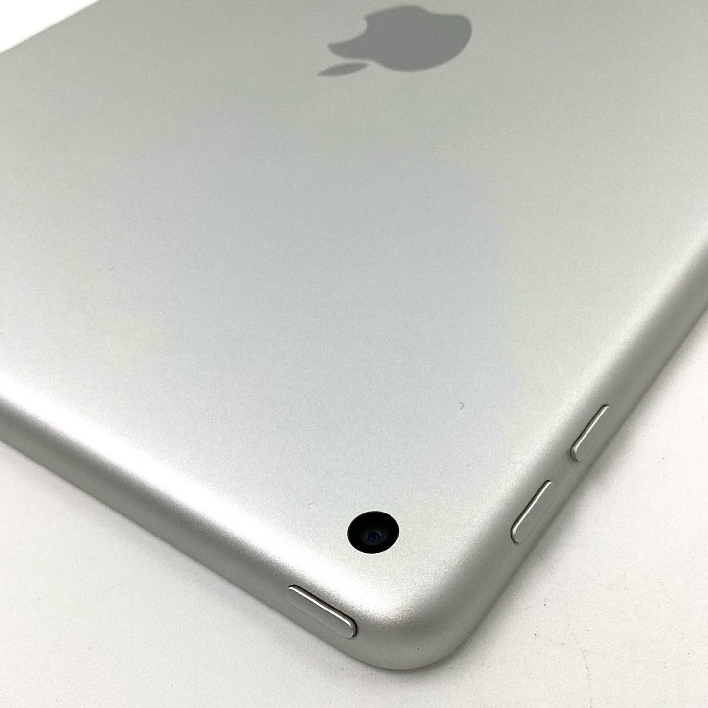 【全額返金保証】【最速発送】Apple iPad 第5世代 128GB シルバー Wi-Fi 動作確認済