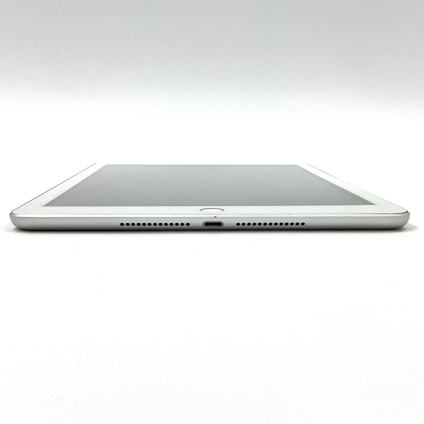 【全額返金保証】【最速発送】Apple iPad 第5世代 128GB シルバー Wi-Fi 動作確認済