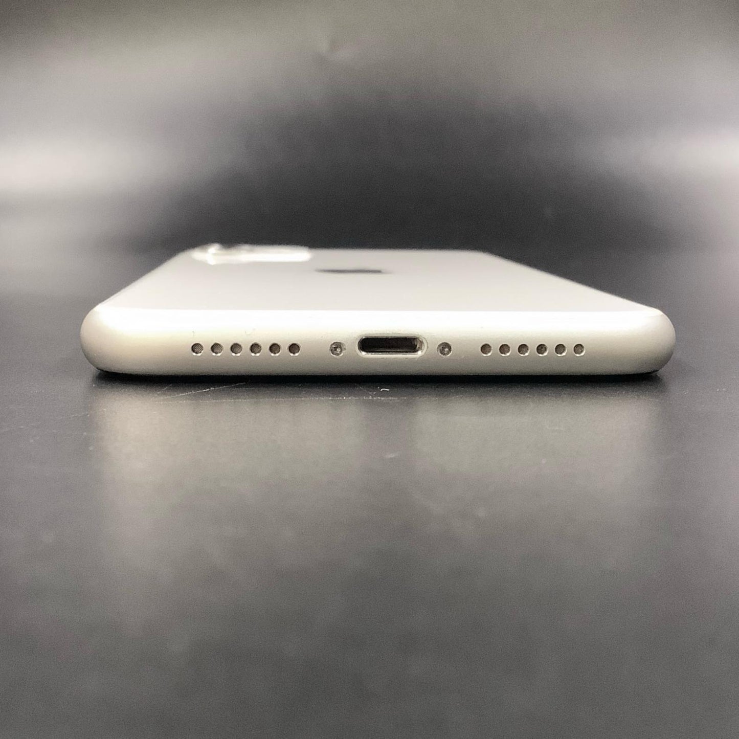 【全額返金保証】【最速発送】Apple iPhone iPhone 11 128GB ホワイト au 白ロム 動作確認済 84%