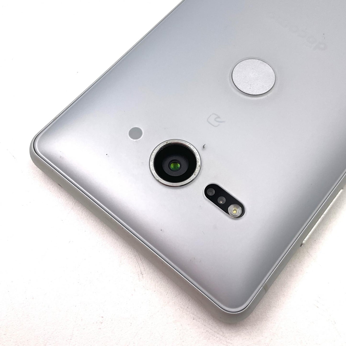 【全額返金保証】【最速発送】Sony Xperia XZ2 Compact 64GB White Silver SO-05K 動作確認済