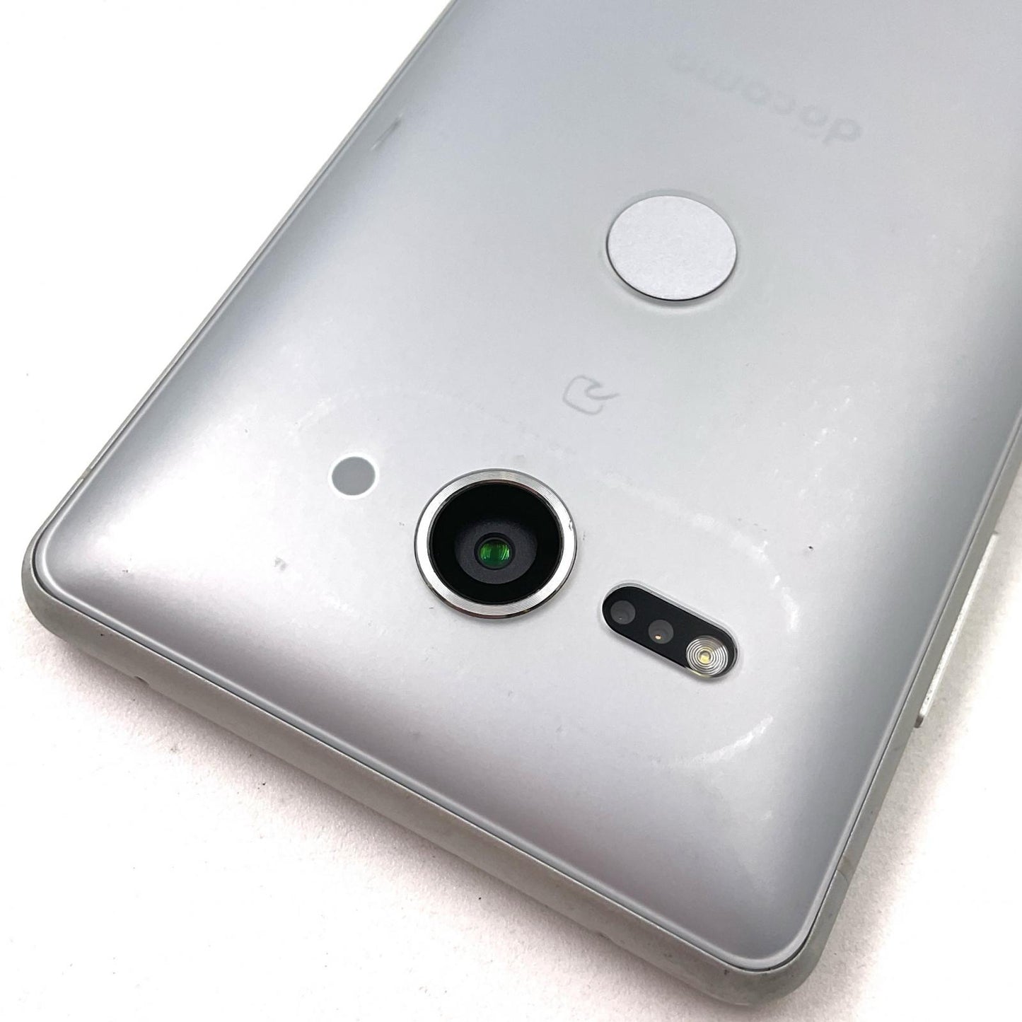 【全額返金保証】【最速発送】Sony Xperia XZ2 Compact 64GB White Silver docomo SO-05K 白ロム 動作確認済