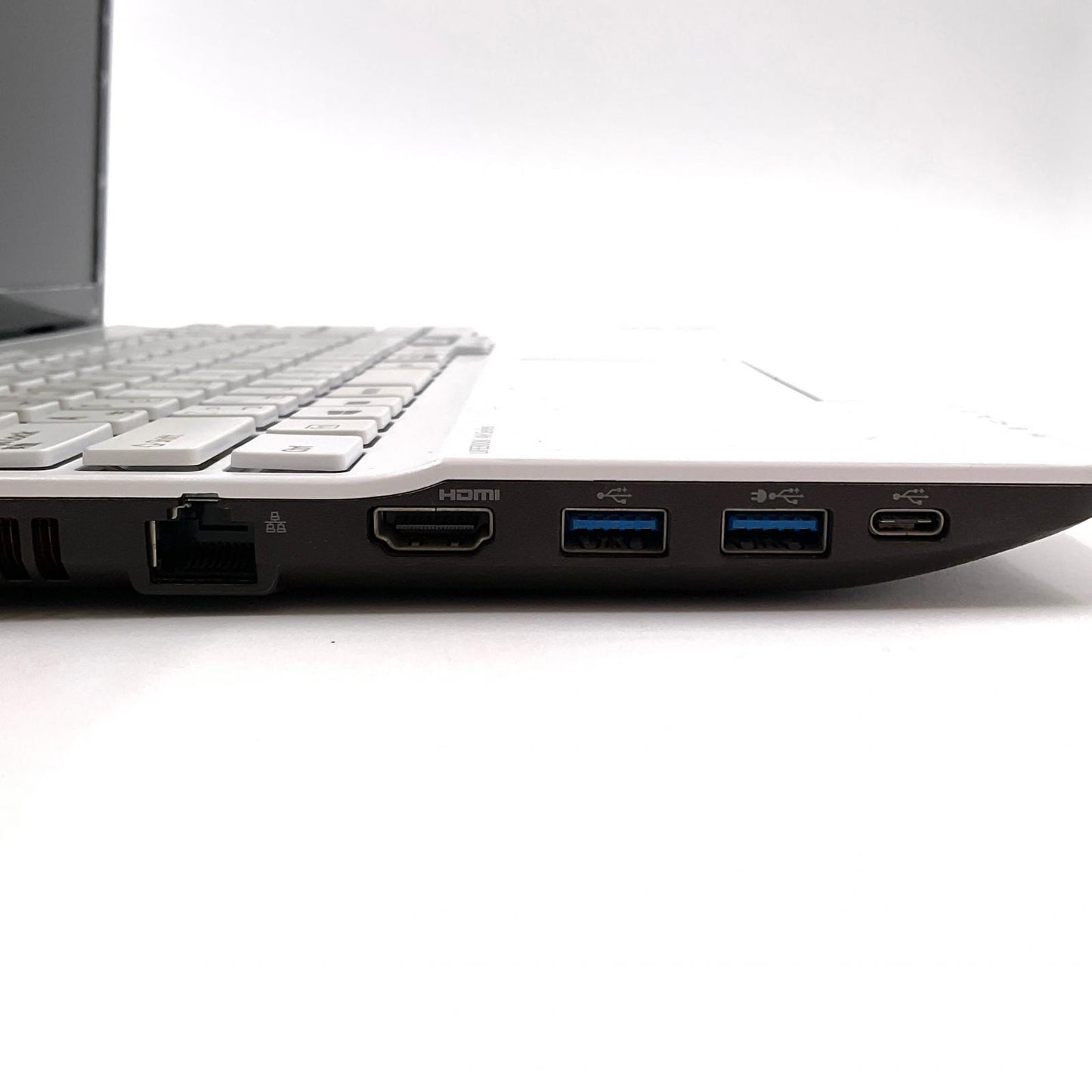 【最速発送】富士通 LIFEBOOK AH50/E1 FMVA50E1W AMD Ryzen 7 3750H with Radeon Vega Mobile Gfx 2.30GHz 8GB M.2 SSD 256GB 64%【難有】