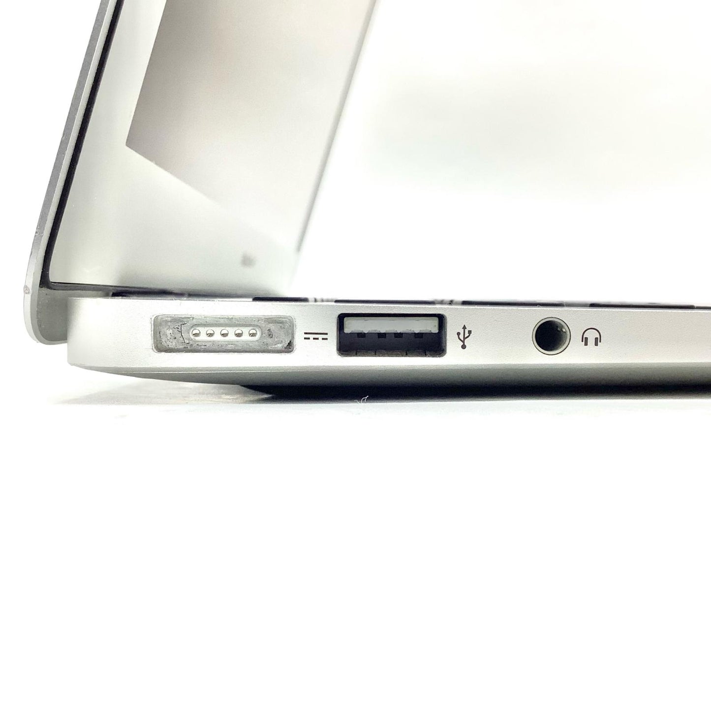 【全額返金保証】【最速発送】Apple MacBook Air 13インチ 2013 1.7 GHz デュアルコアIntel Core i7 8GB SSD 256GB シルバー 81% 動作確認済