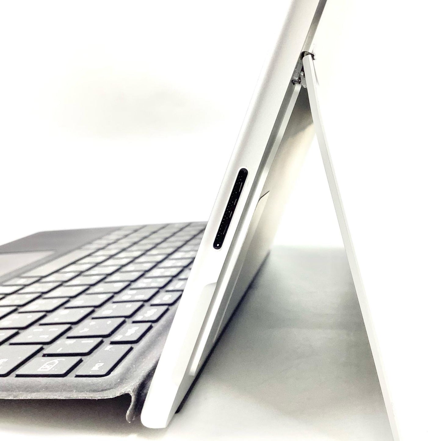 【全額返金保証】【最速発送】Microsoft Surface Pro 8 1982 11th Gen Intel Core i5-1135G7 8GB M.2 SSD 256GB 83.5% 動作確認済
